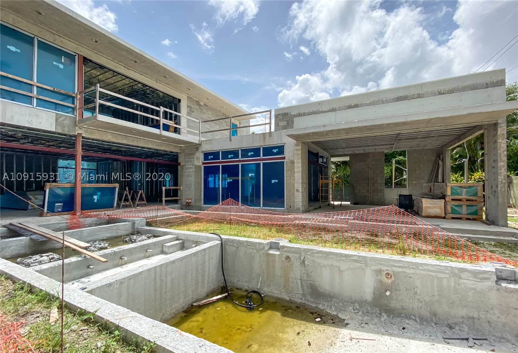 COCONUT GROVE MANOR - Residential