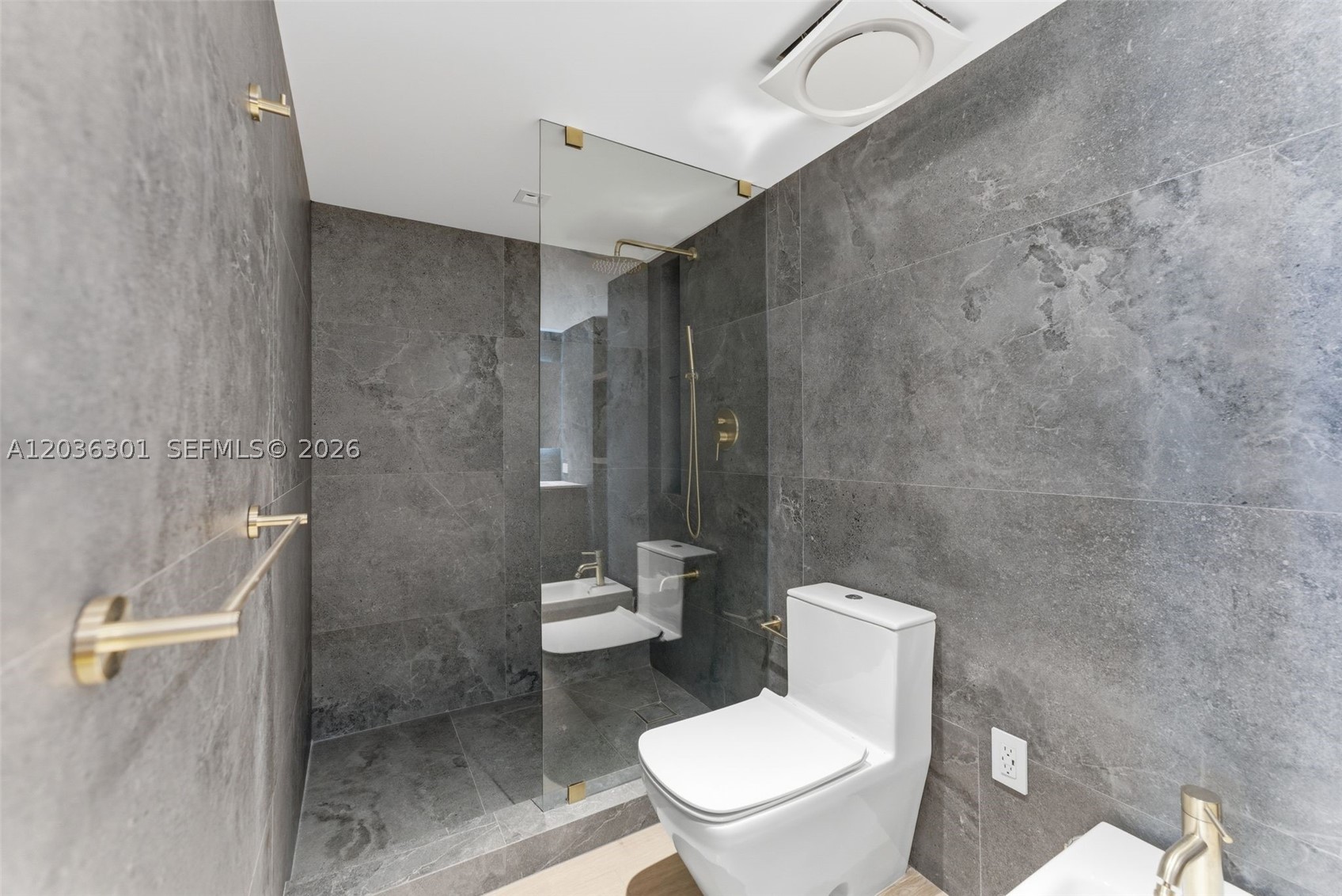 VENETIAN ISLE CONDO - Residential Lease