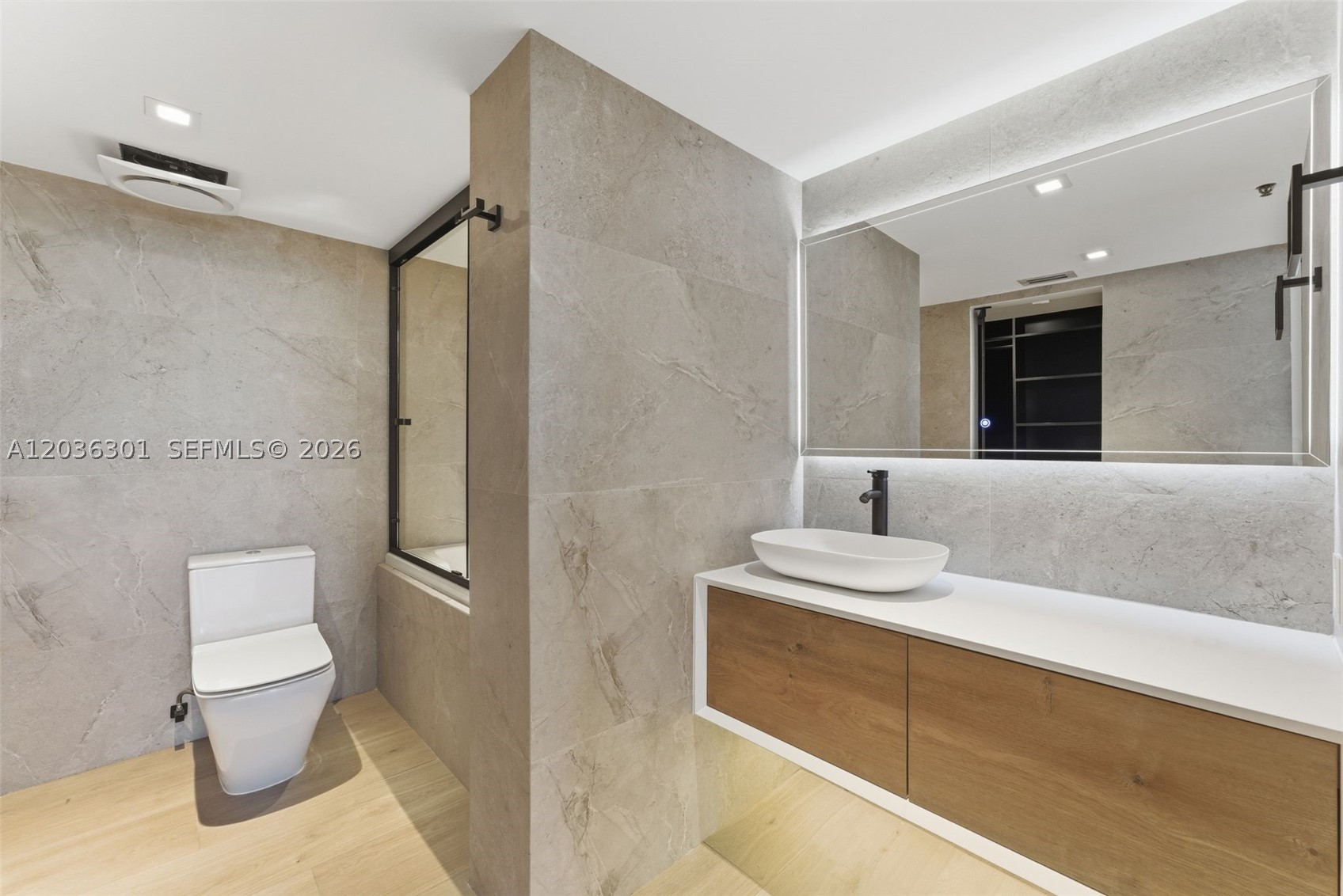 VENETIAN ISLE CONDO - Residential Lease