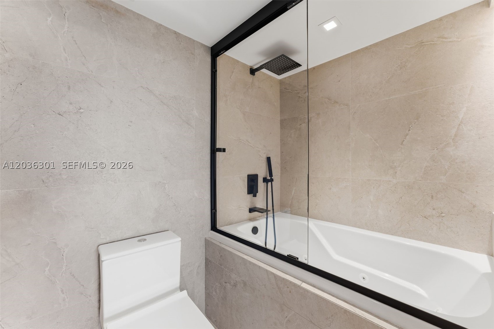 VENETIAN ISLE CONDO - Residential Lease