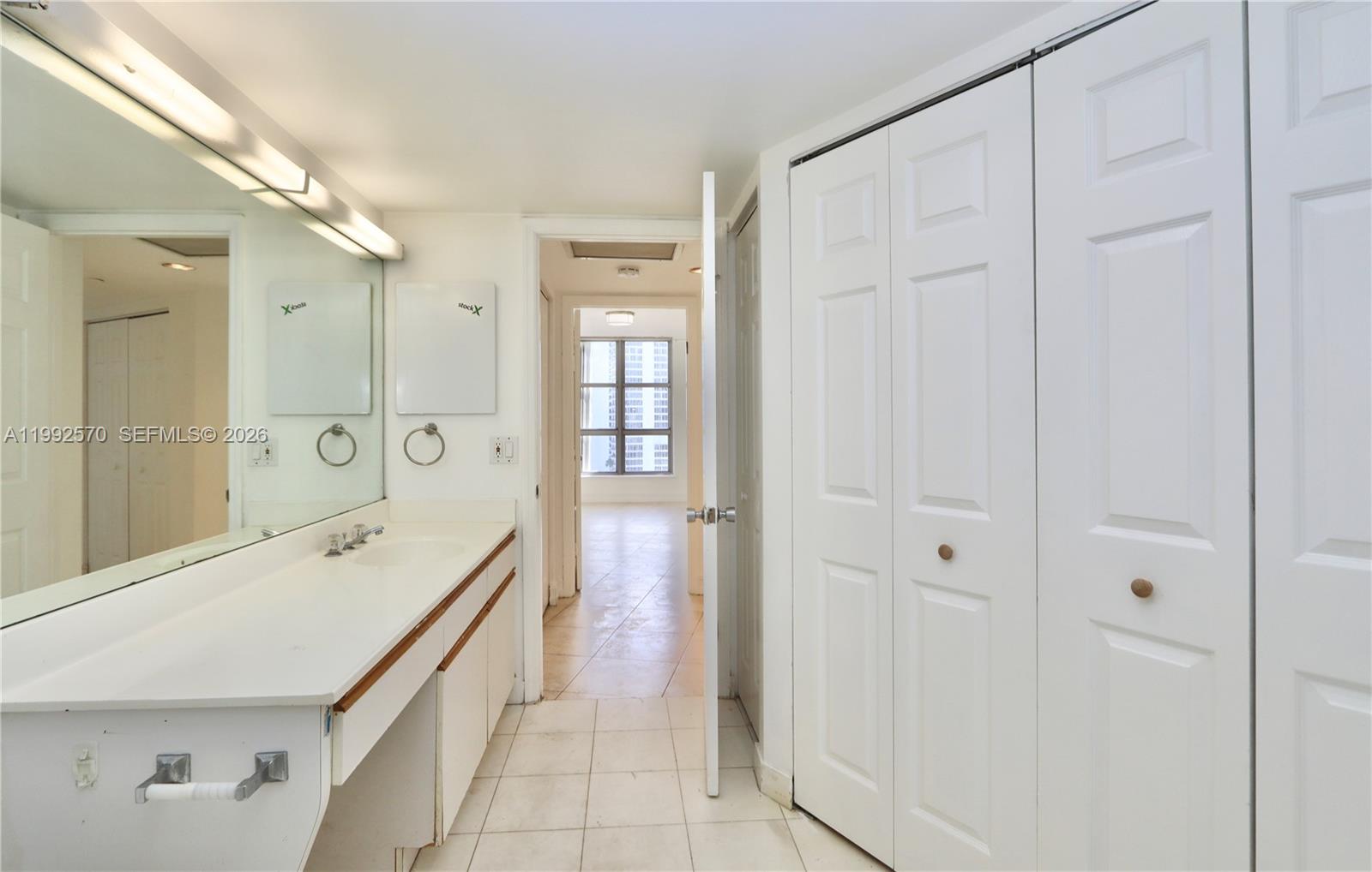 MYSTIC POINTE TOWER 400 C - Residential