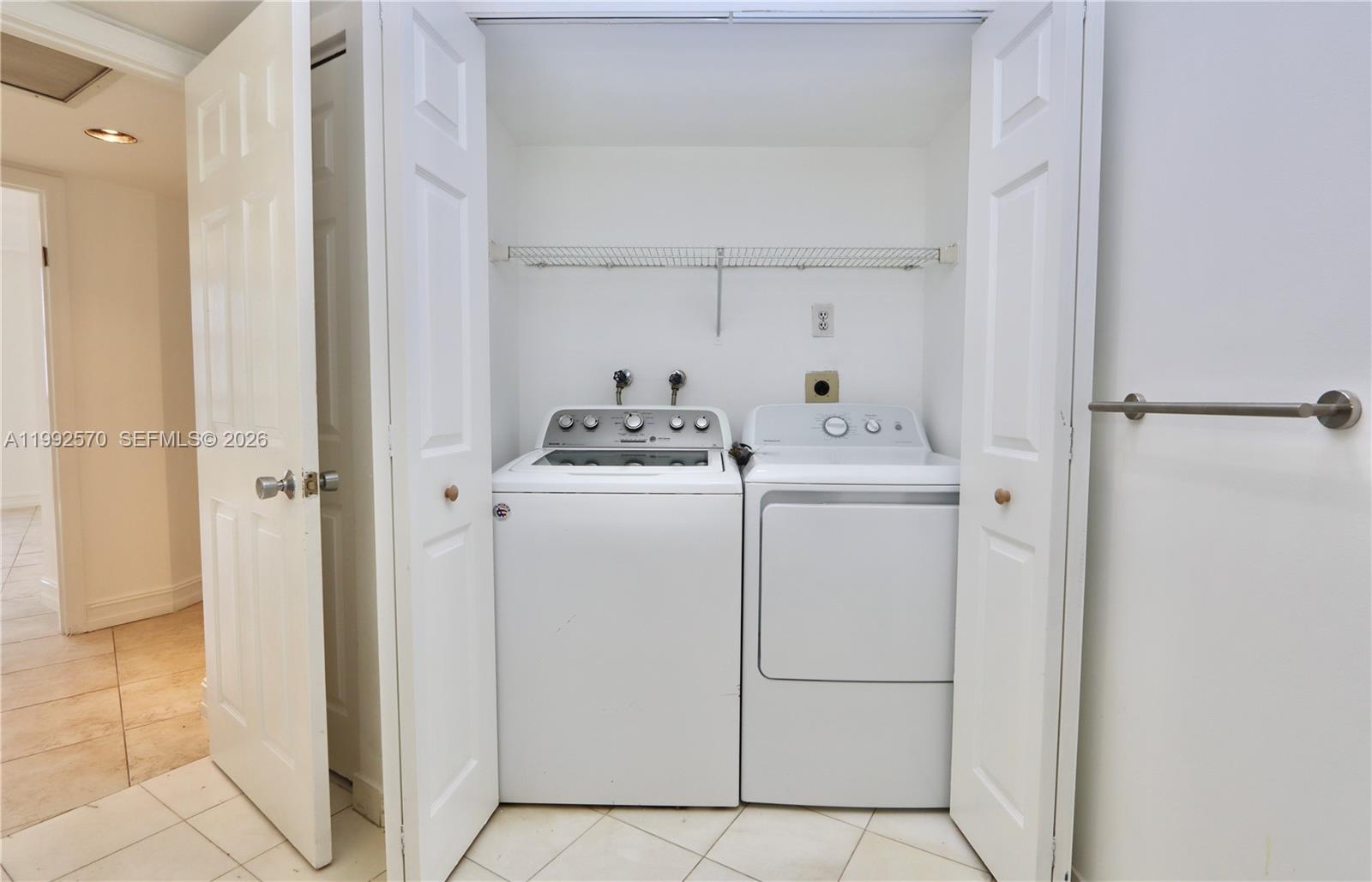 MYSTIC POINTE TOWER 400 C - Residential