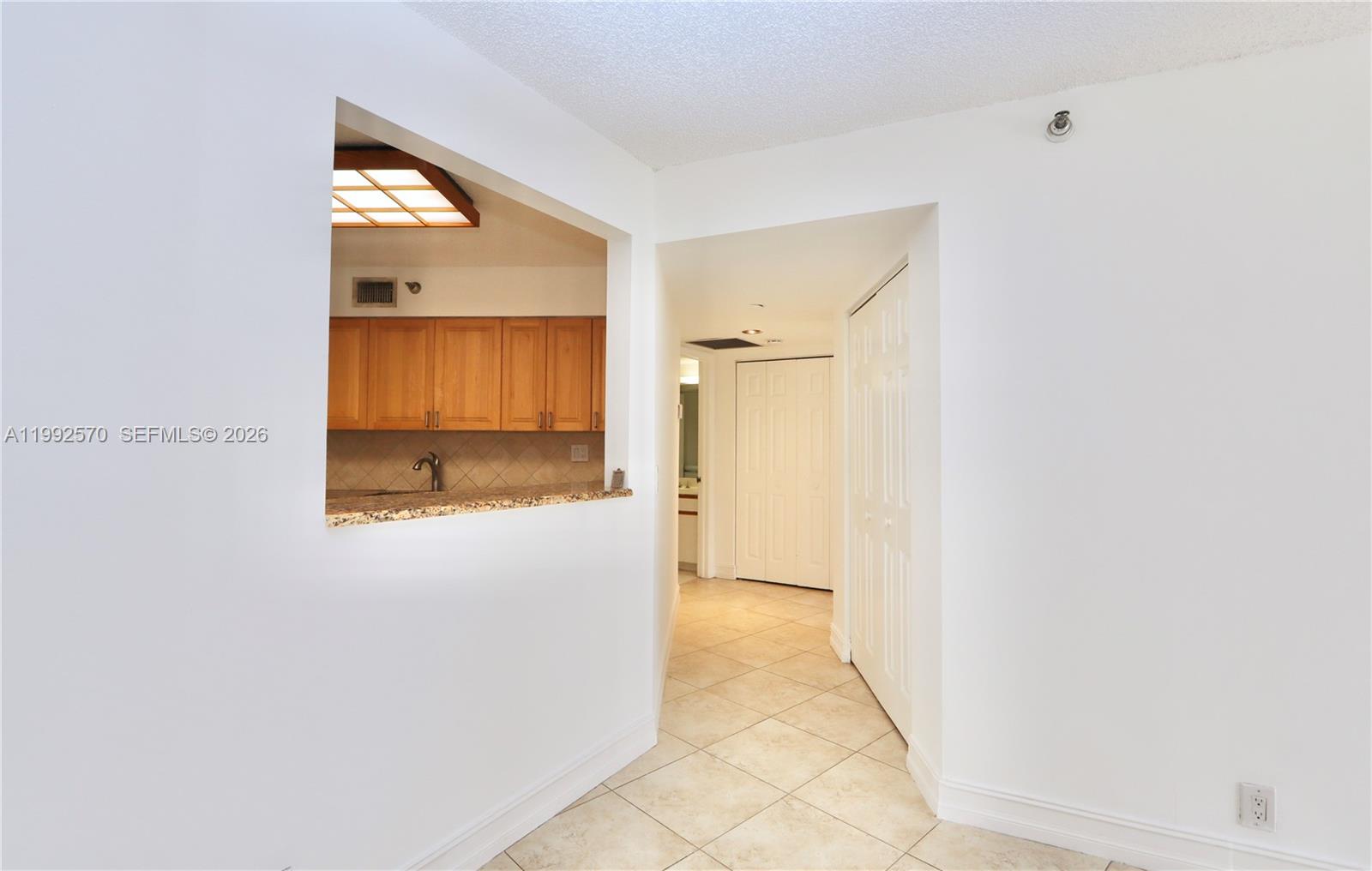 MYSTIC POINTE TOWER 400 C - Residential