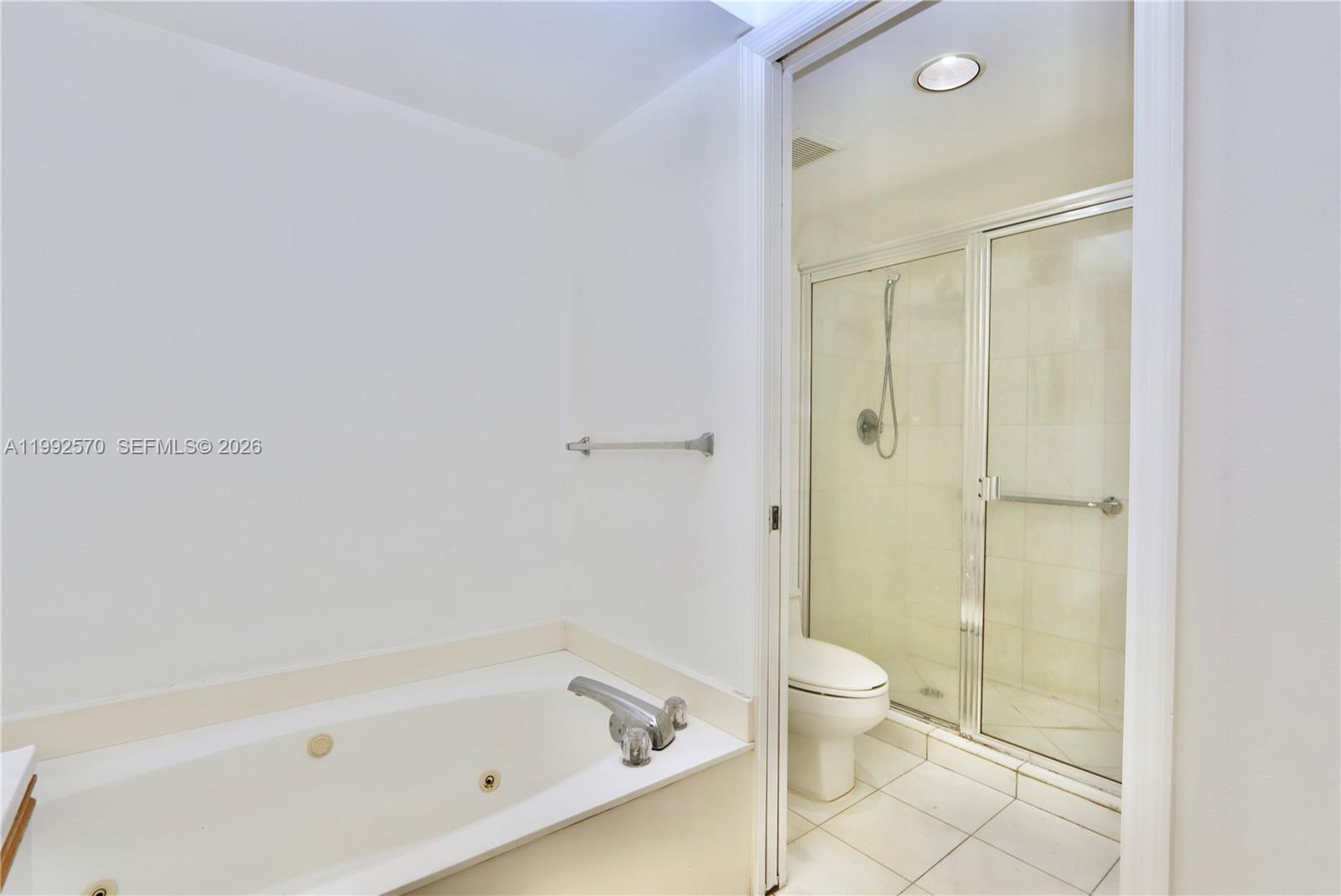MYSTIC POINTE TOWER 400 C - Residential