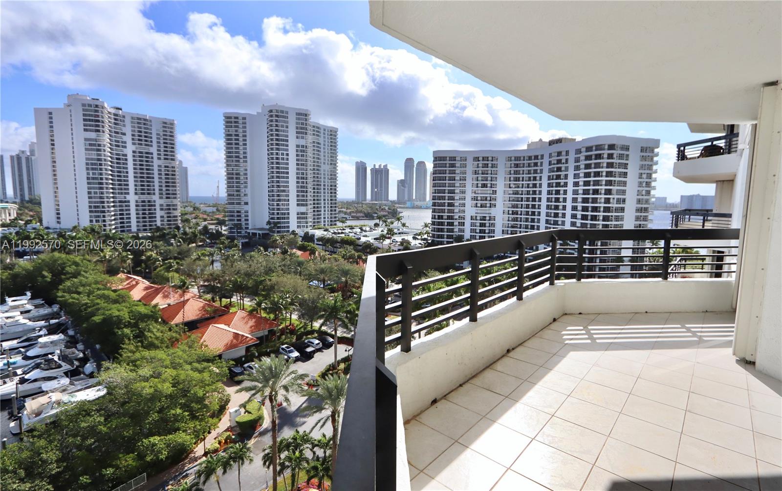 MYSTIC POINTE TOWER 400 C - Residential