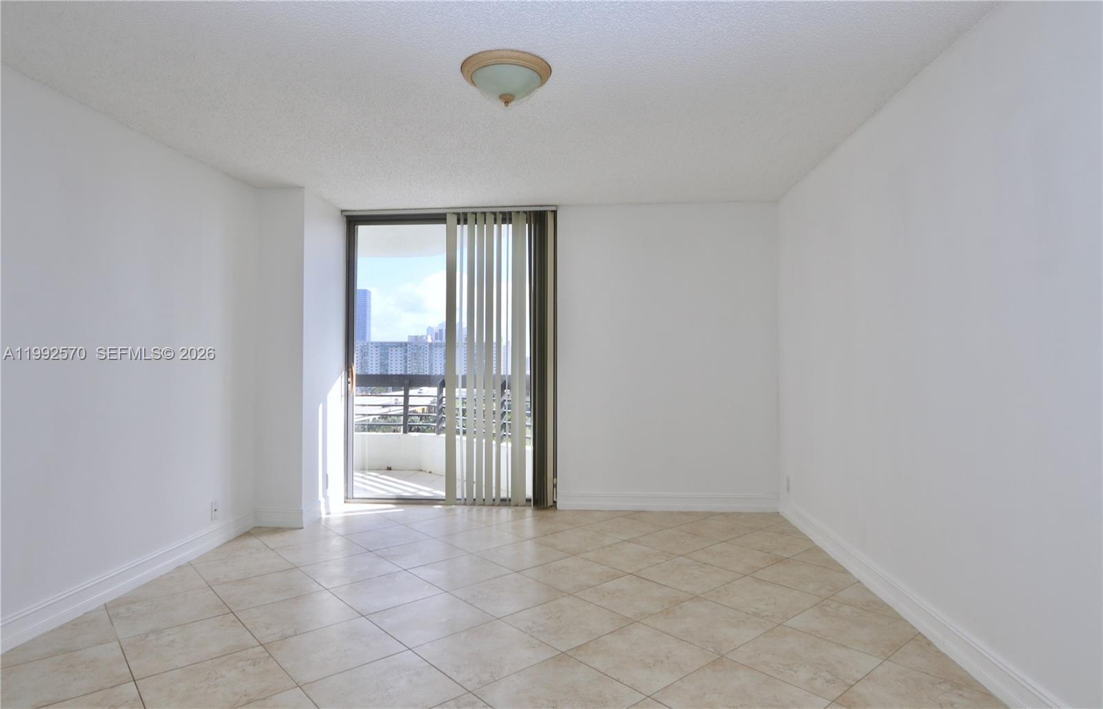 MYSTIC POINTE TOWER 400 C - Residential