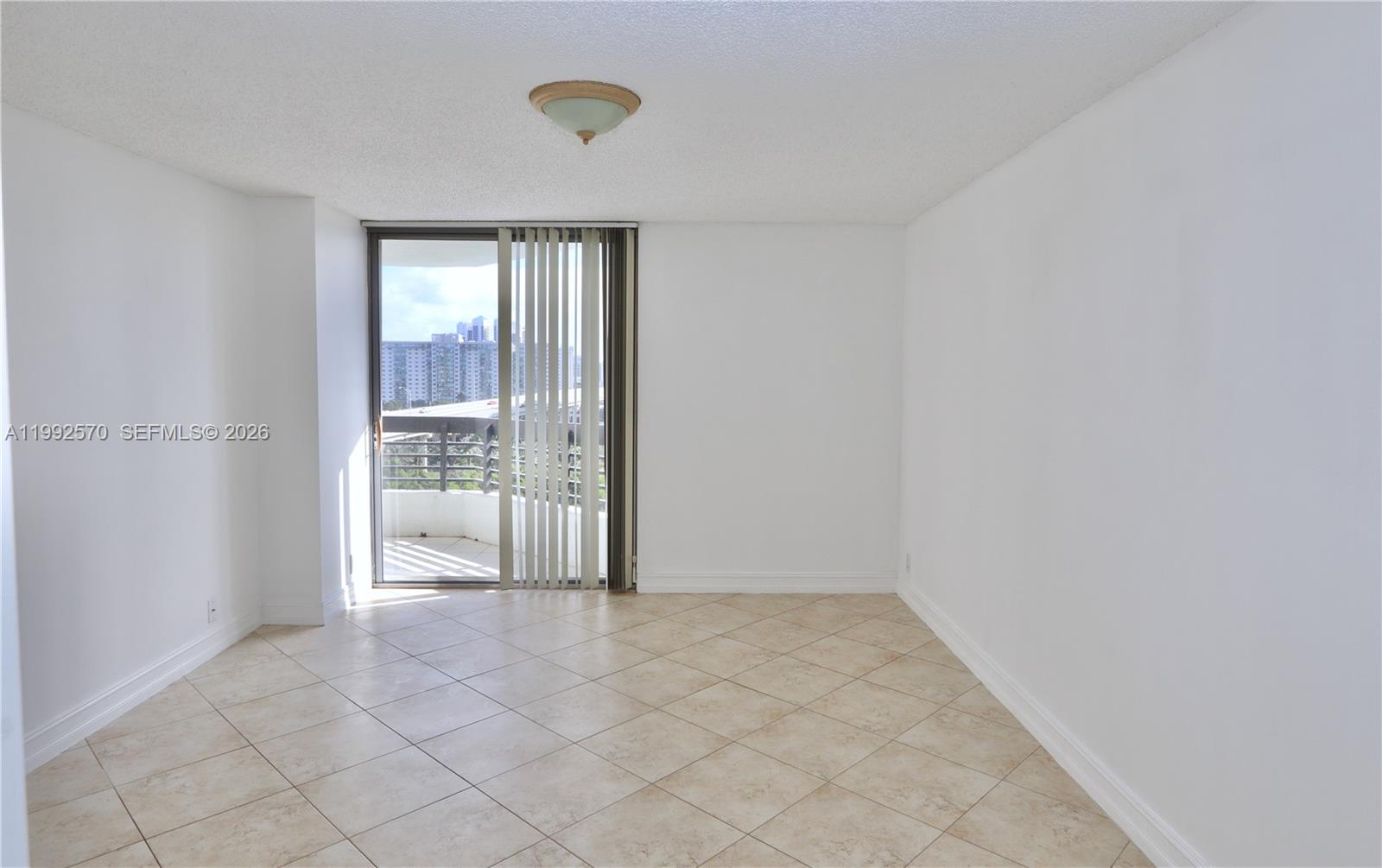 MYSTIC POINTE TOWER 400 C - Residential