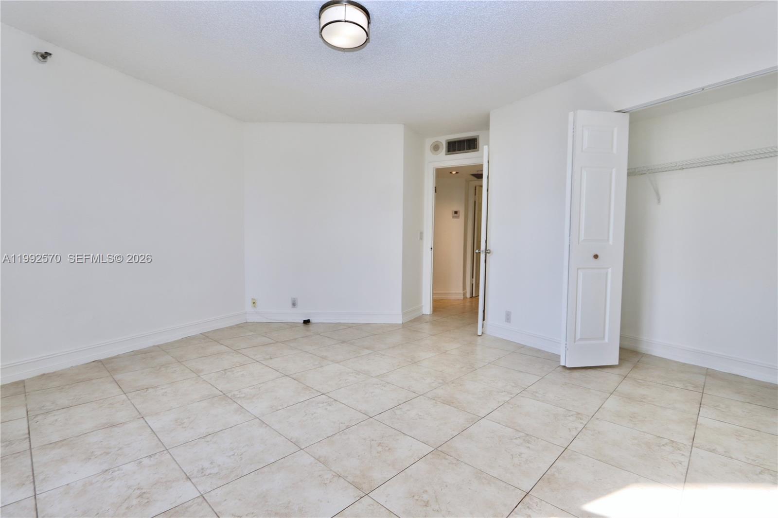 MYSTIC POINTE TOWER 400 C - Residential