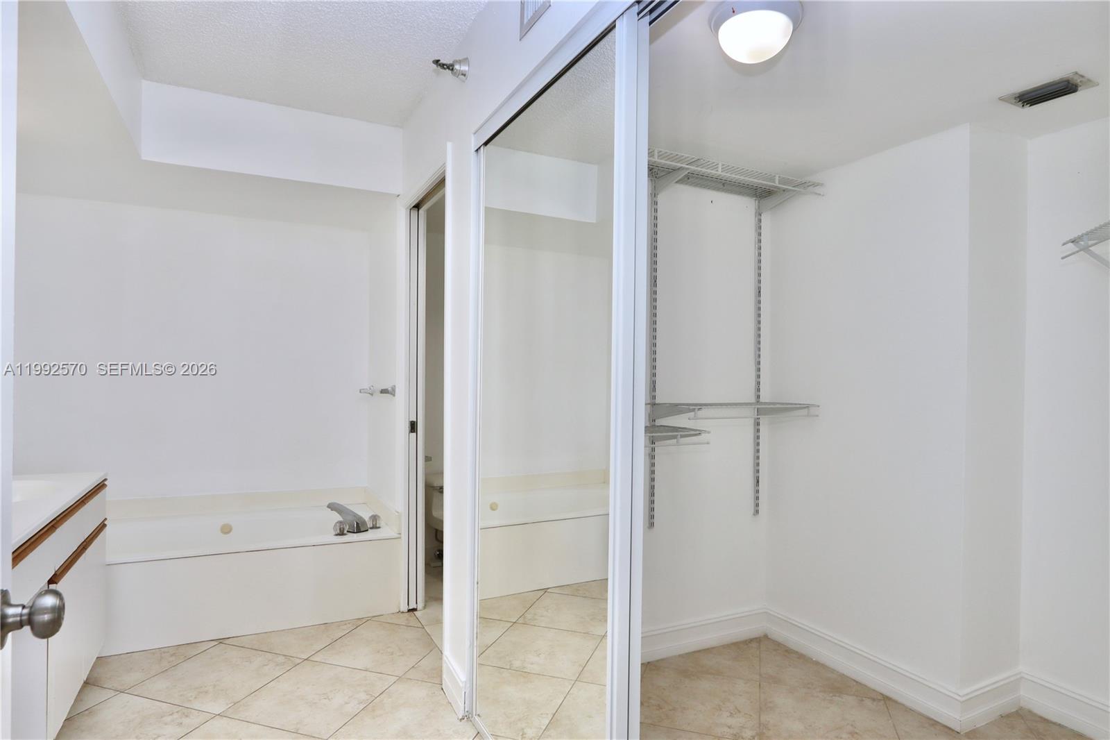 MYSTIC POINTE TOWER 400 C - Residential