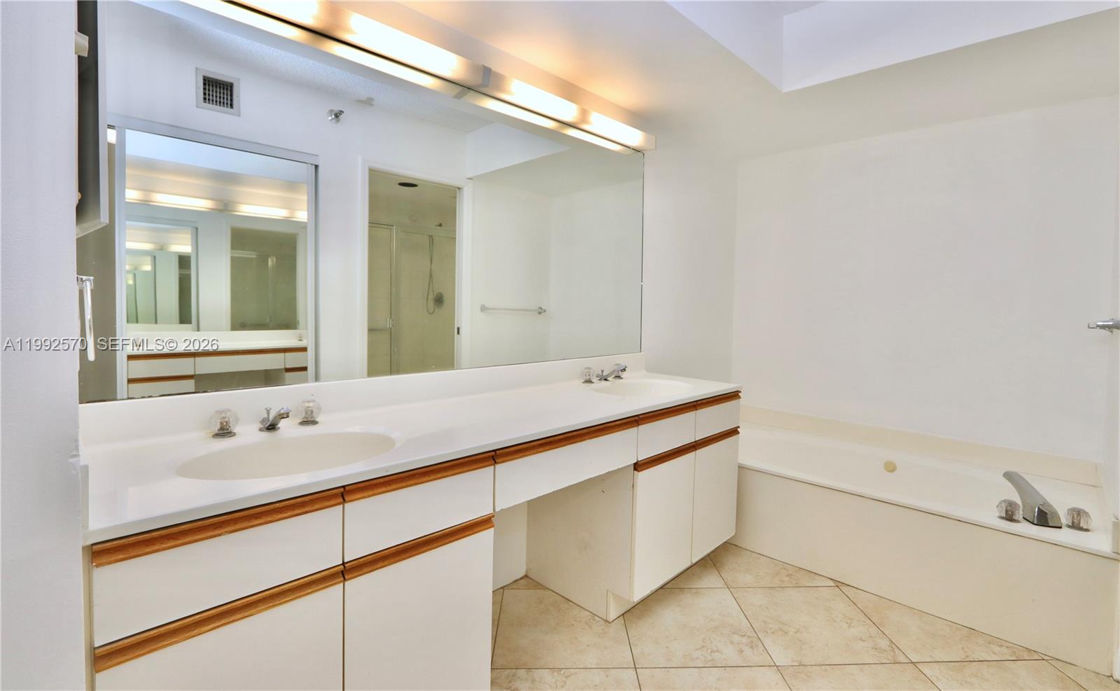 MYSTIC POINTE TOWER 400 C - Residential