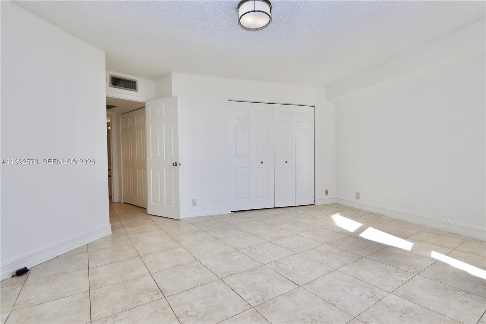 MYSTIC POINTE TOWER 400 C - Residential