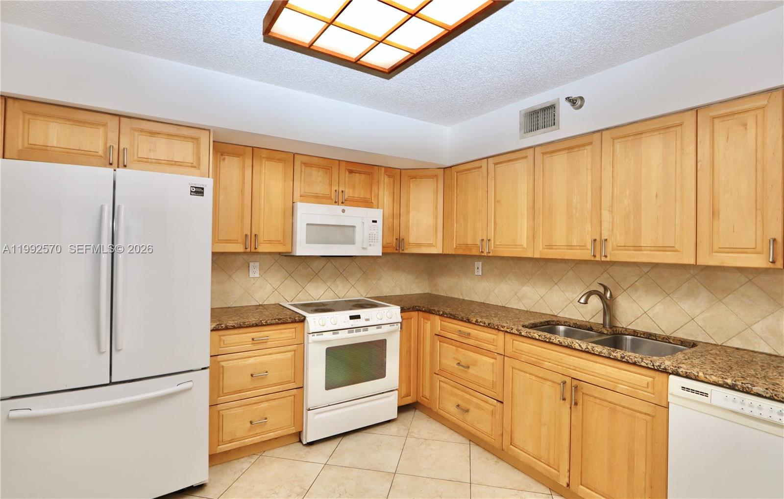 MYSTIC POINTE TOWER 400 C - Residential