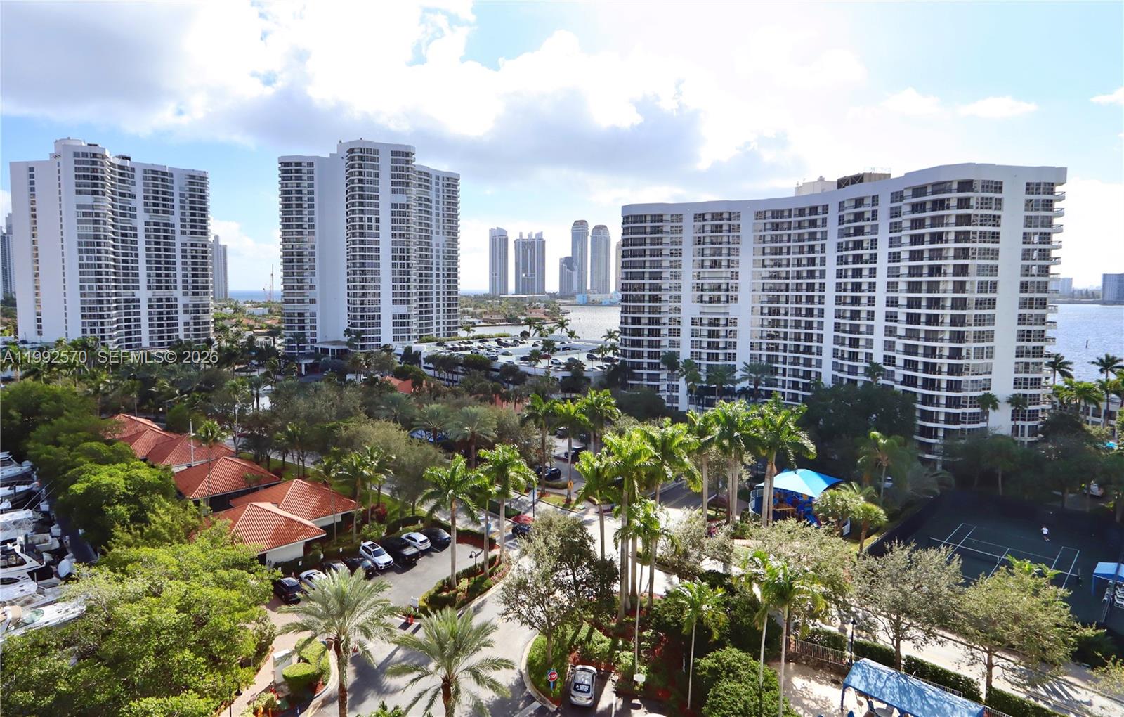 MYSTIC POINTE TOWER 400 C - Residential