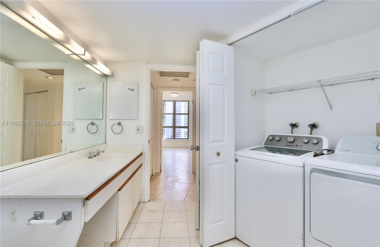 MYSTIC POINTE TOWER 400 C - Residential