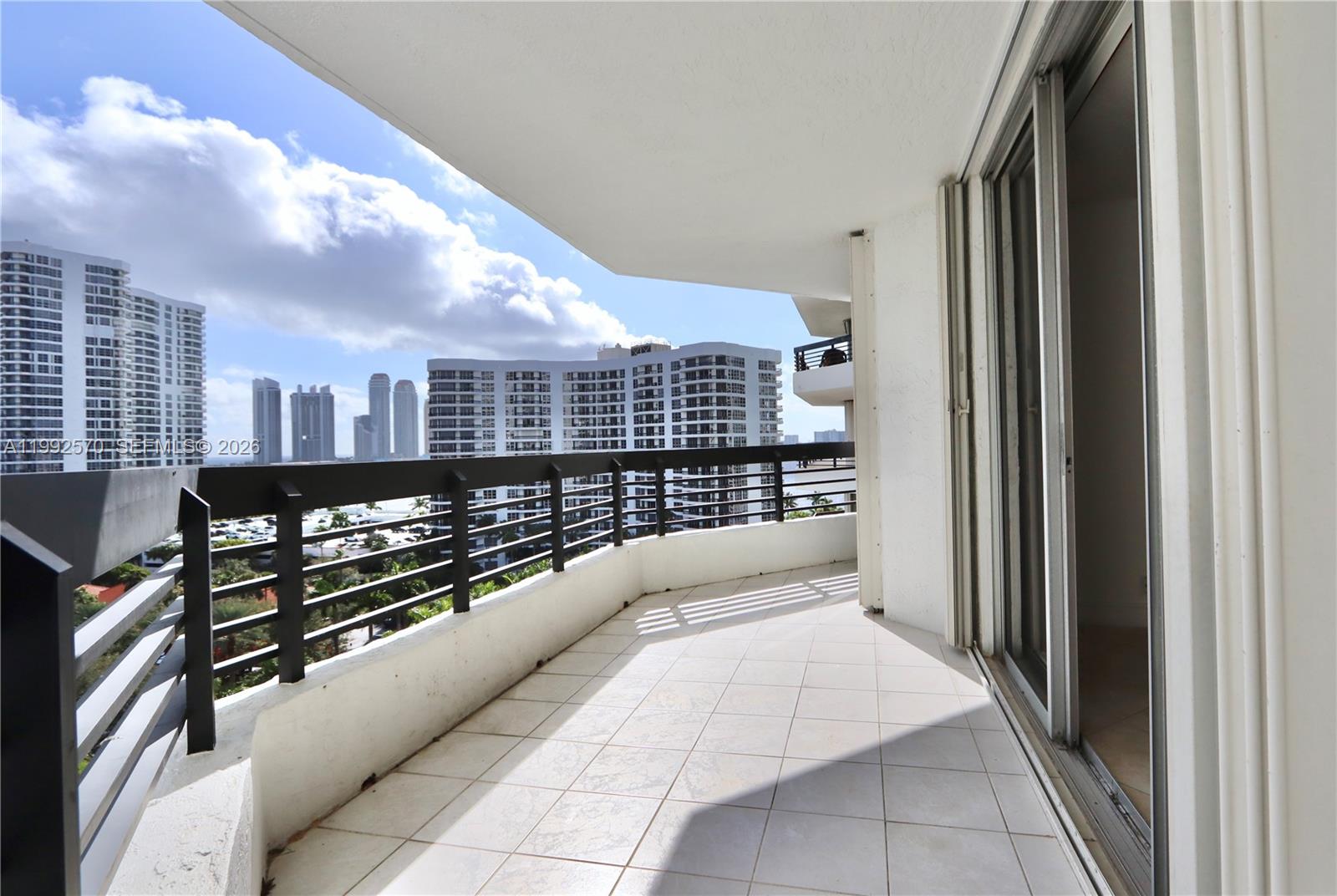 MYSTIC POINTE TOWER 400 C - Residential