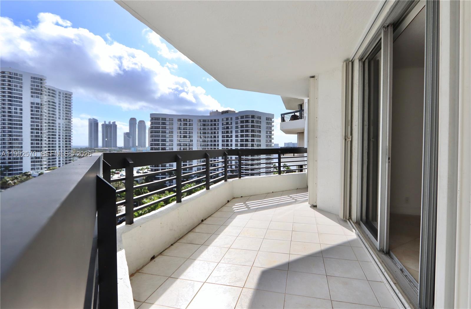 MYSTIC POINTE TOWER 400 C - Residential