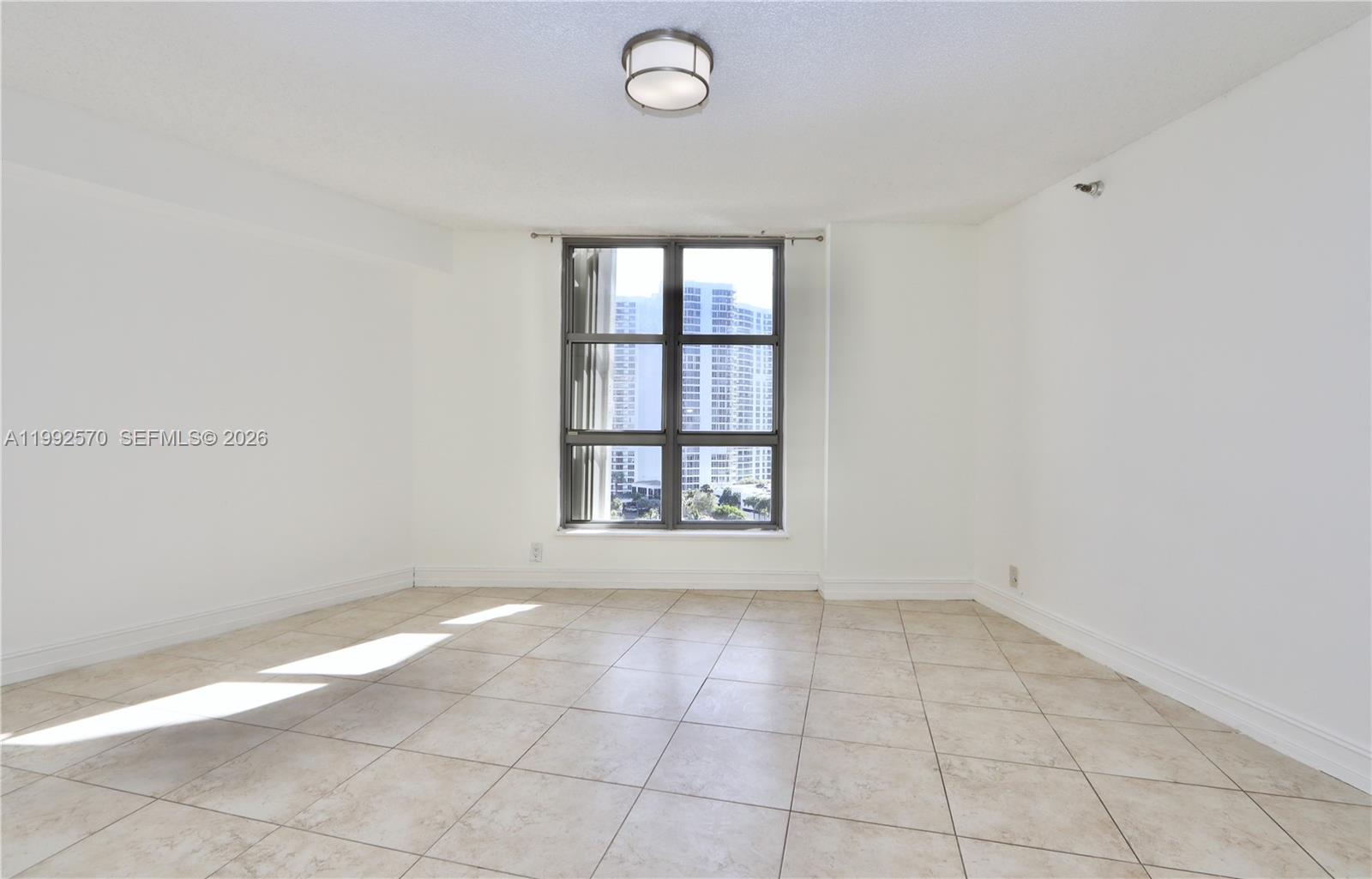 MYSTIC POINTE TOWER 400 C - Residential