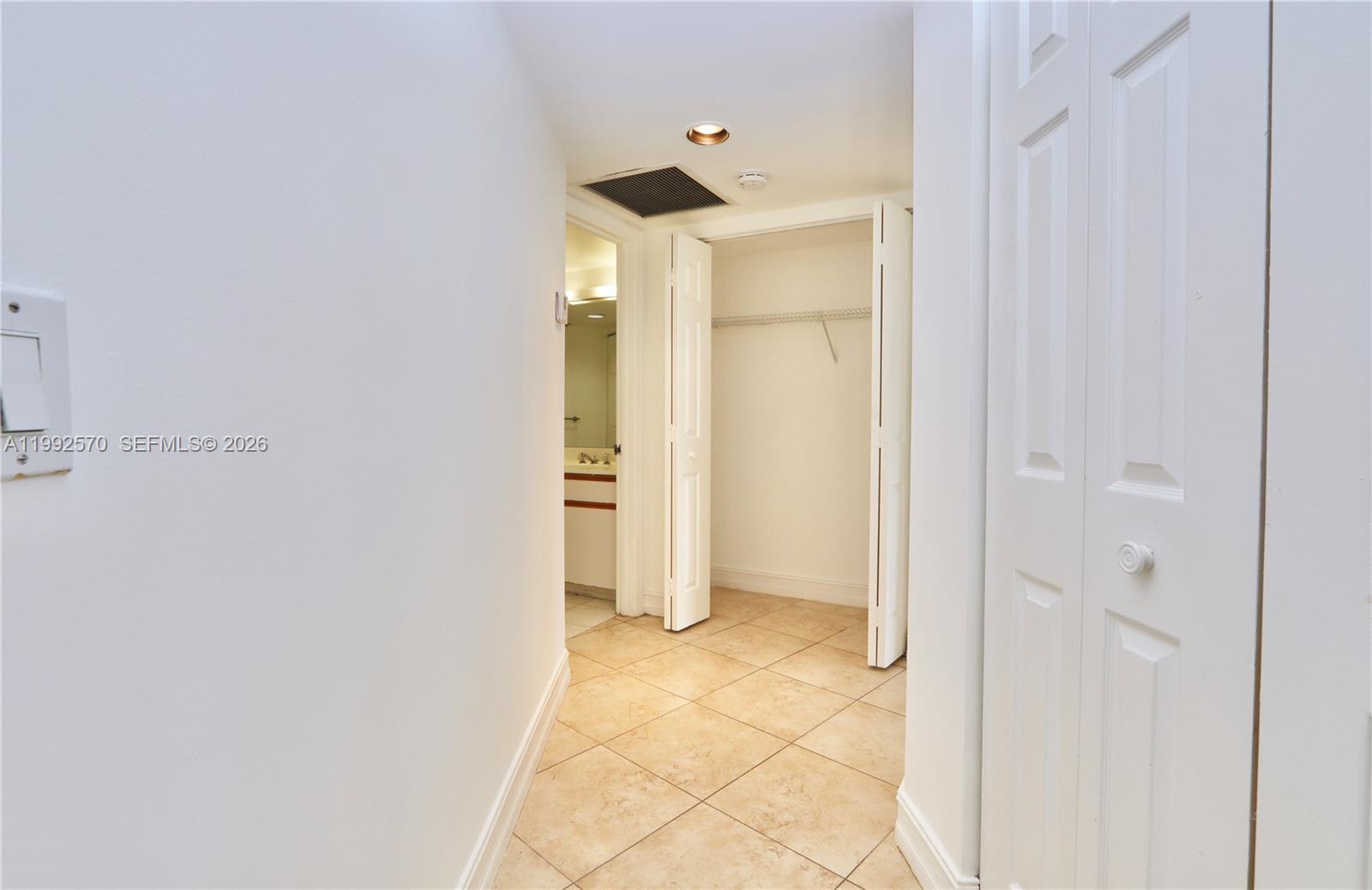 MYSTIC POINTE TOWER 400 C - Residential