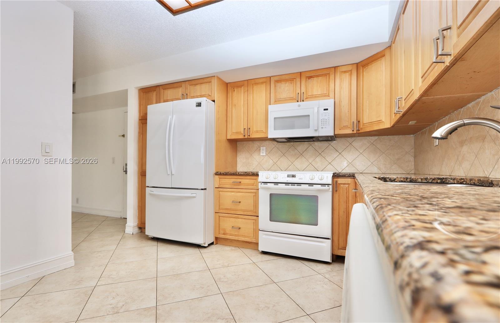 MYSTIC POINTE TOWER 400 C - Residential