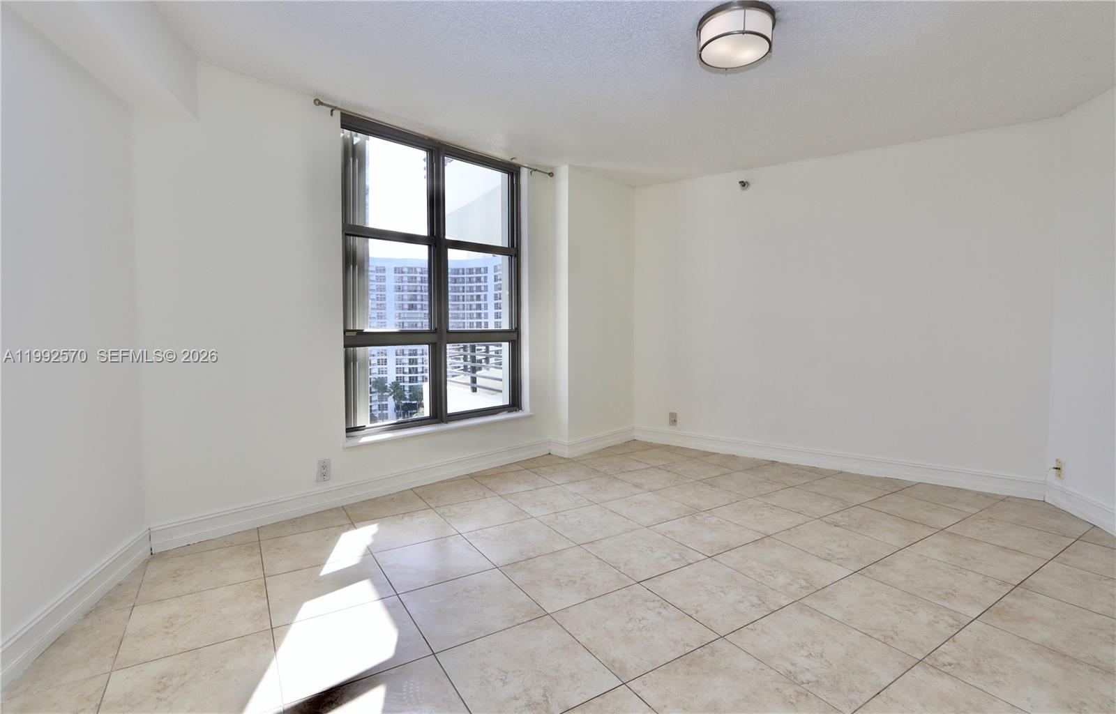 MYSTIC POINTE TOWER 400 C - Residential