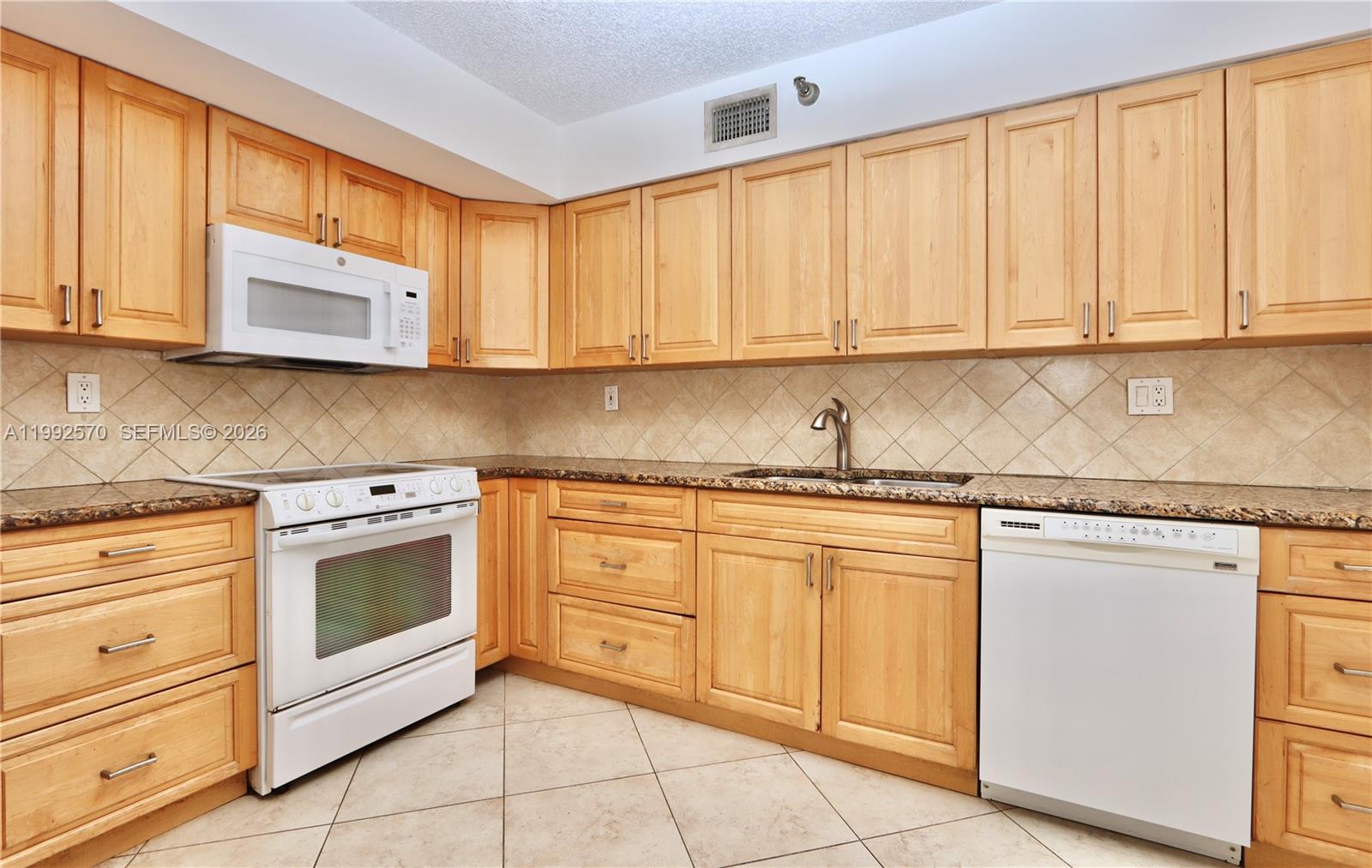 MYSTIC POINTE TOWER 400 C - Residential