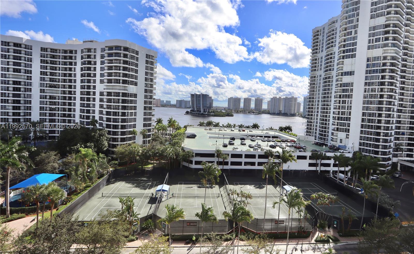 MYSTIC POINTE TOWER 400 C - Residential