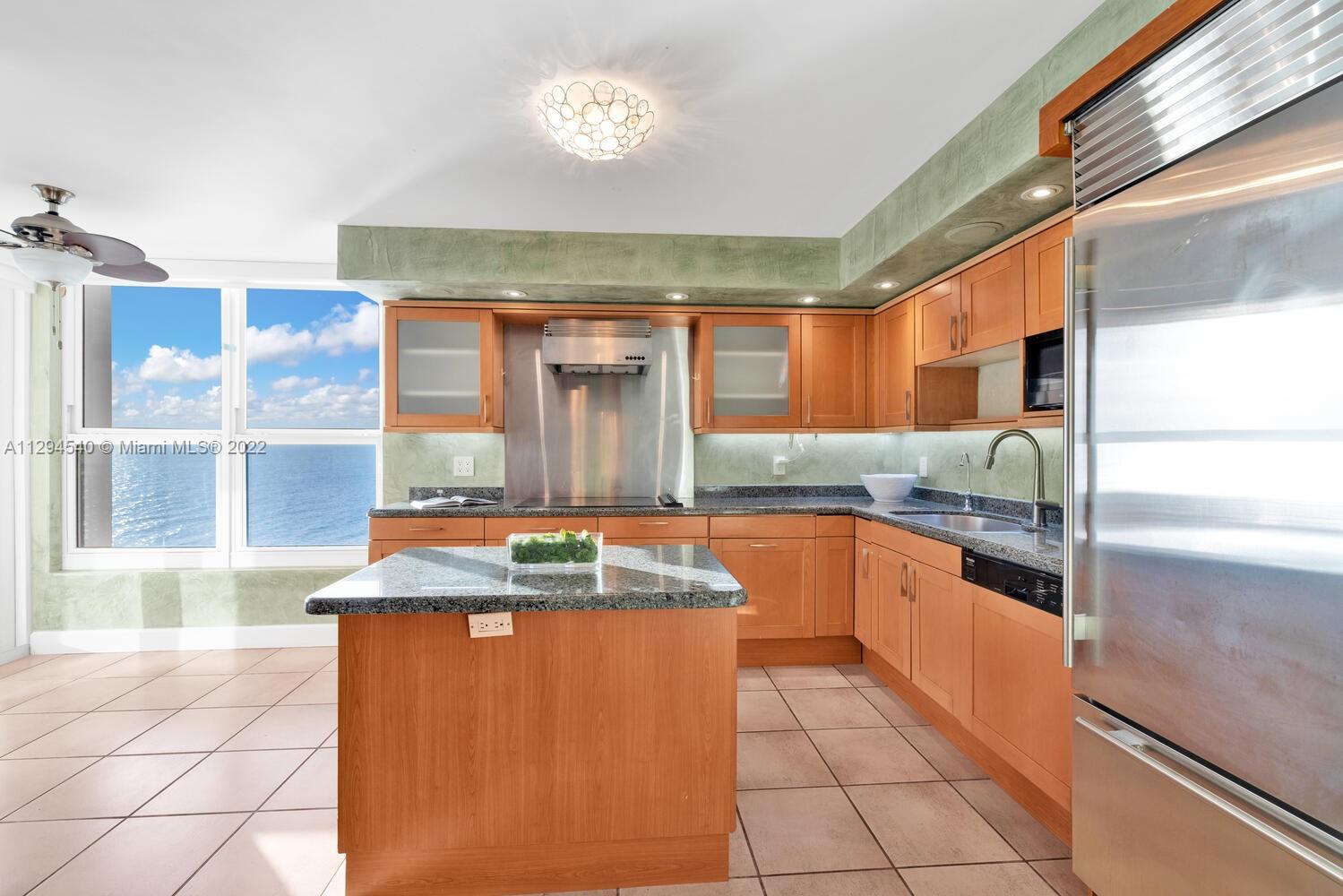 SANDS OF KEY BISCAYNE CON - Residential