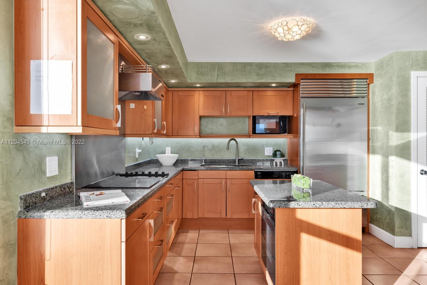 SANDS OF KEY BISCAYNE CON - Residential