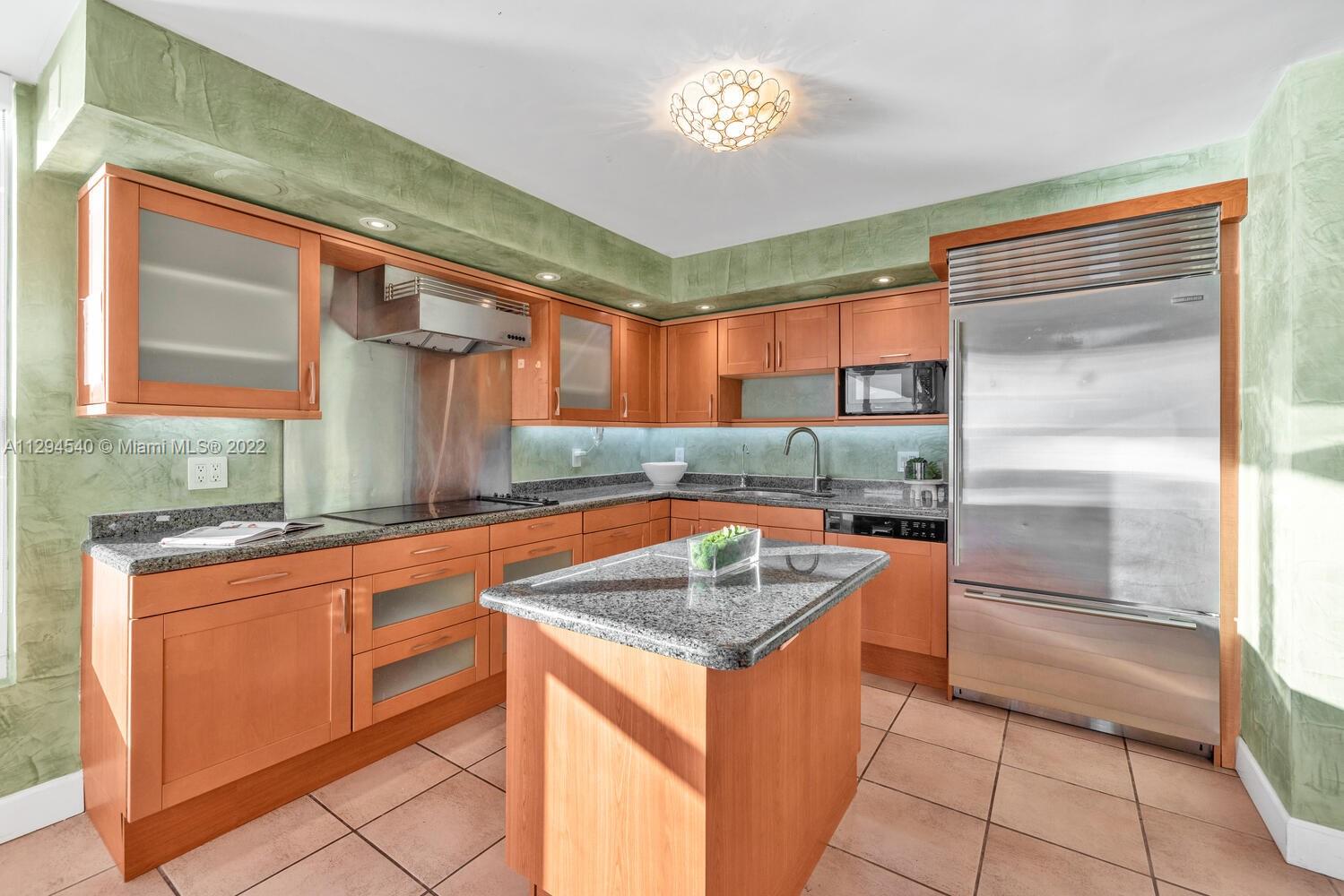 SANDS OF KEY BISCAYNE CON - Residential