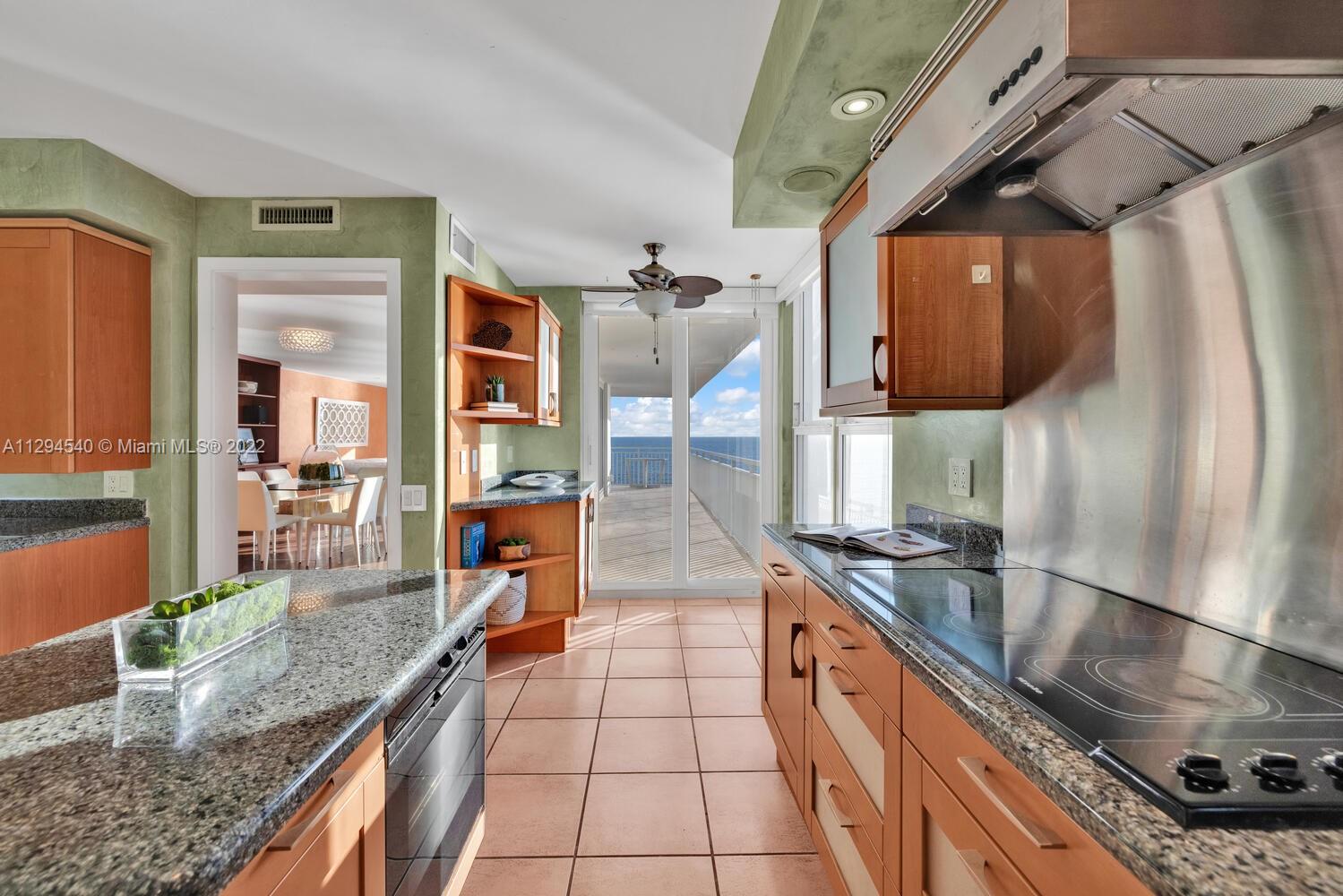 SANDS OF KEY BISCAYNE CON - Residential