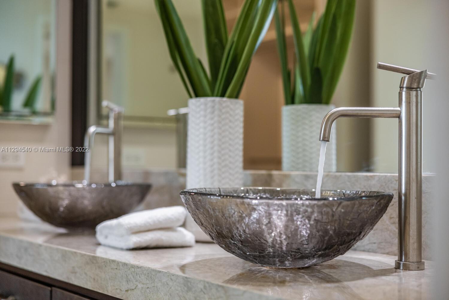 SANDS OF KEY BISCAYNE CON - Residential