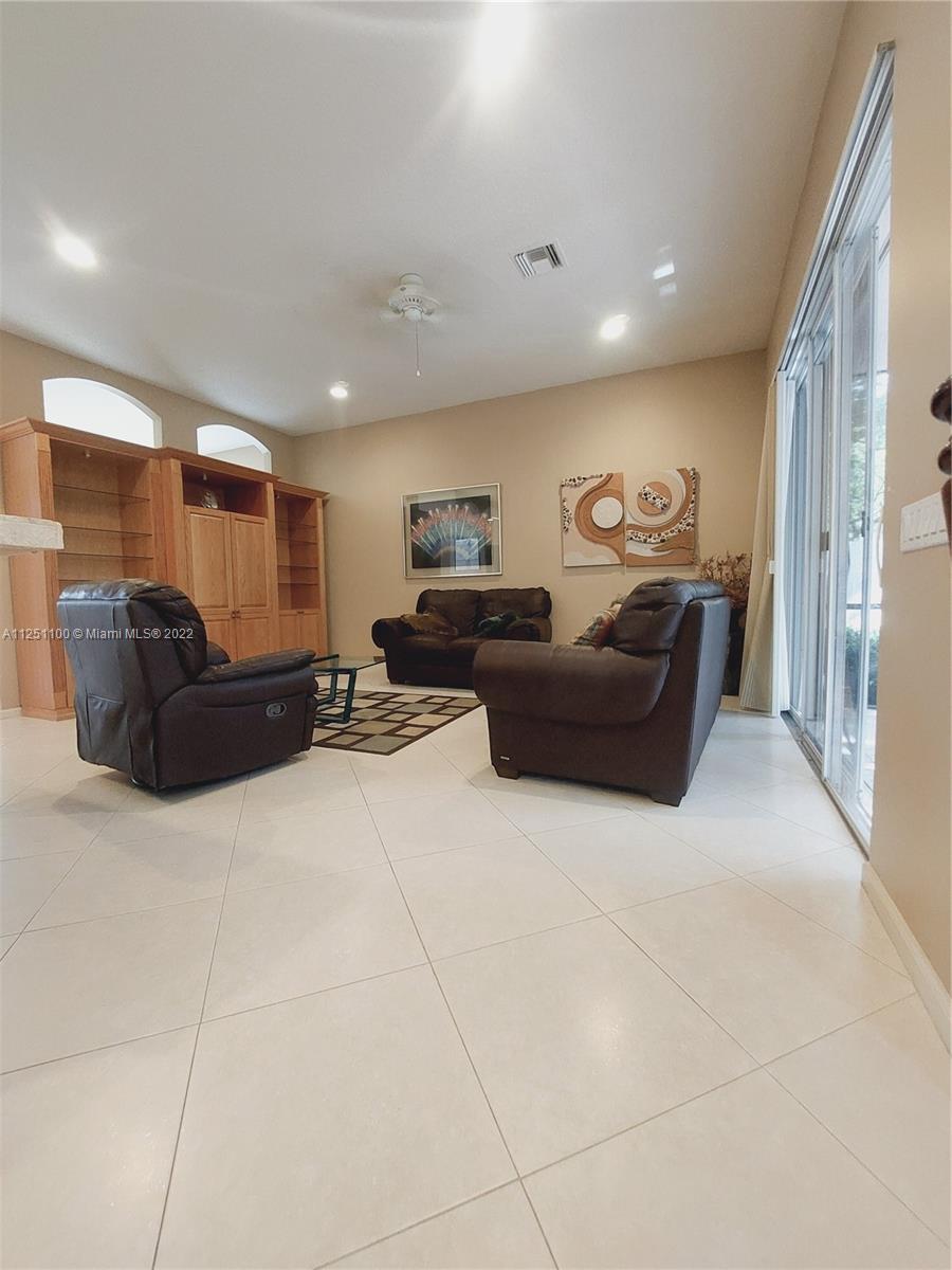 VALENCIA ISLES 3 - Residential