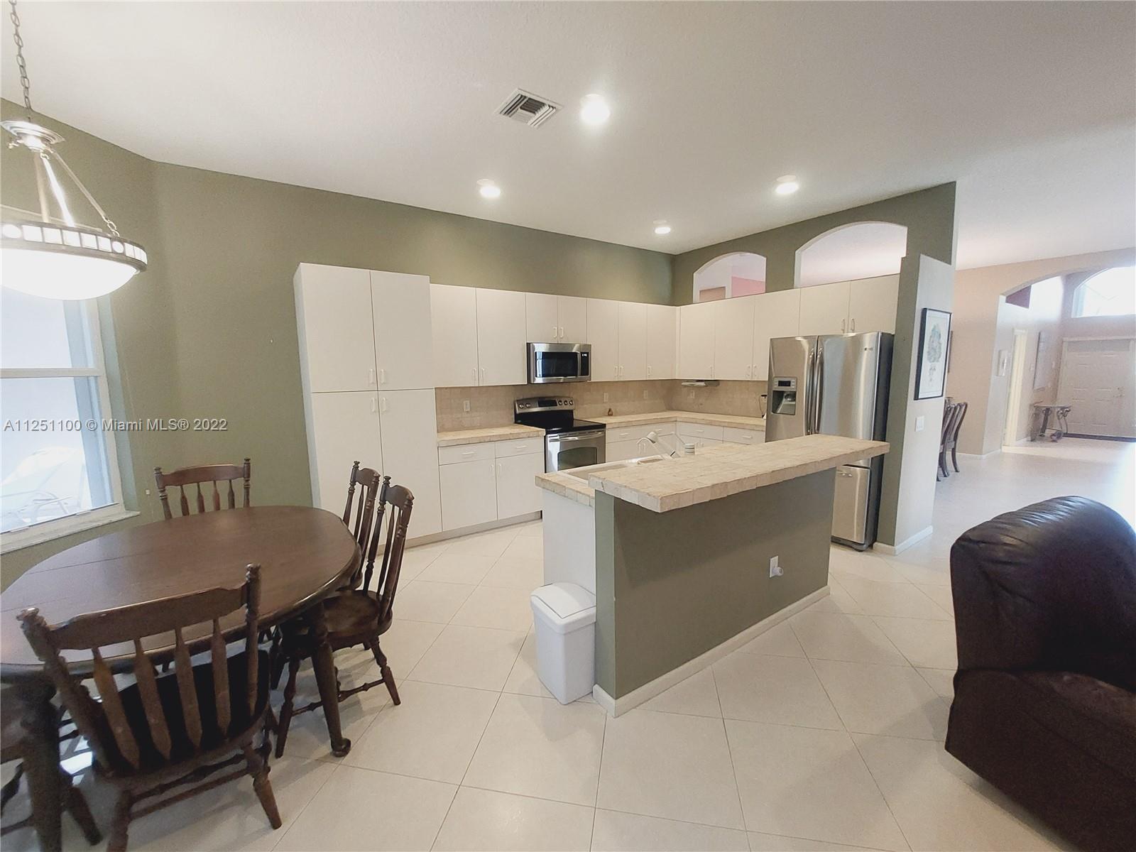VALENCIA ISLES 3 - Residential
