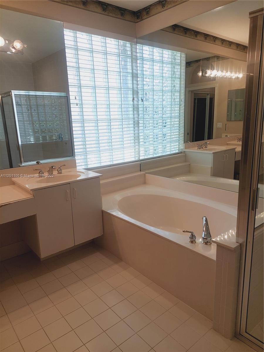 VALENCIA ISLES 3 - Residential