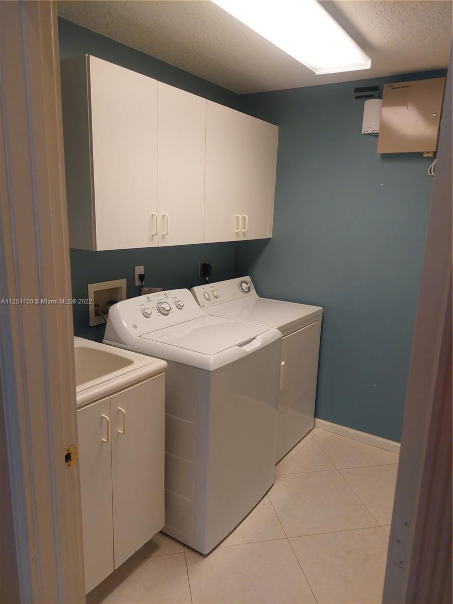 VALENCIA ISLES 3 - Residential