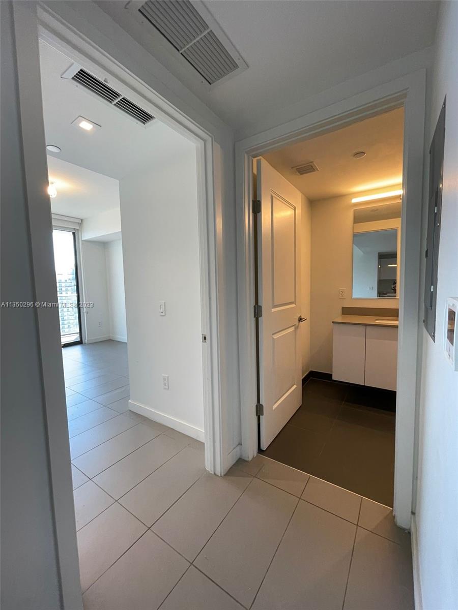 CANVAS CONDO - Residential Lease