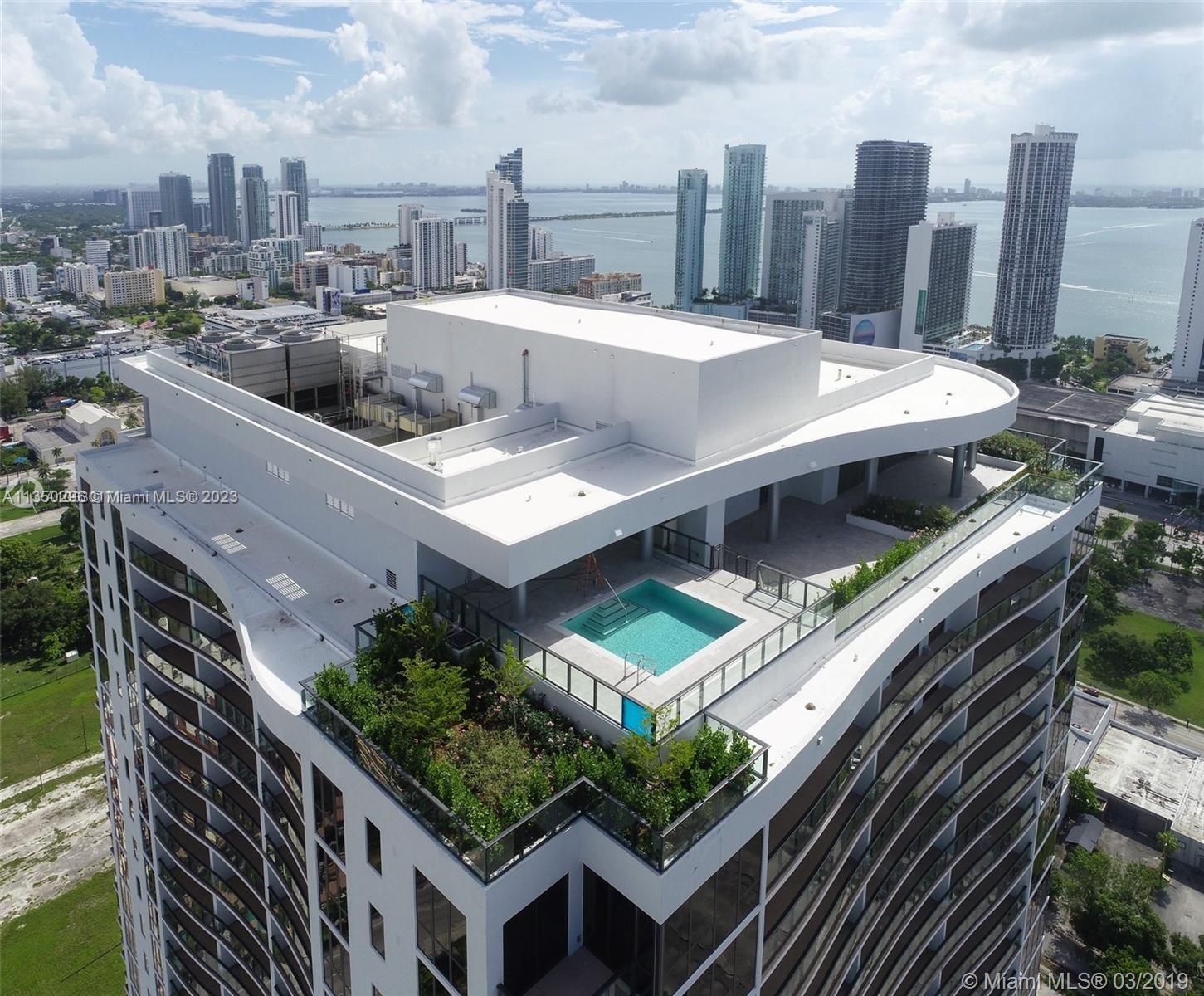 High floor 2 bedrooms 2 bathrooms, beautiful water and Downtown/ Brickell views, great location, easy access to major highways. 30,000 sqft of amenities including 3 pools, Jacuzzi, 3,000 sqft state of the art gym, Spa, Sauna & Treatment Room, Yoga Loft, Racquetball Court, Theater, Social Room, Indoor/Outdoor 24/7 security, concierge, management on site, self parking, valet on site.