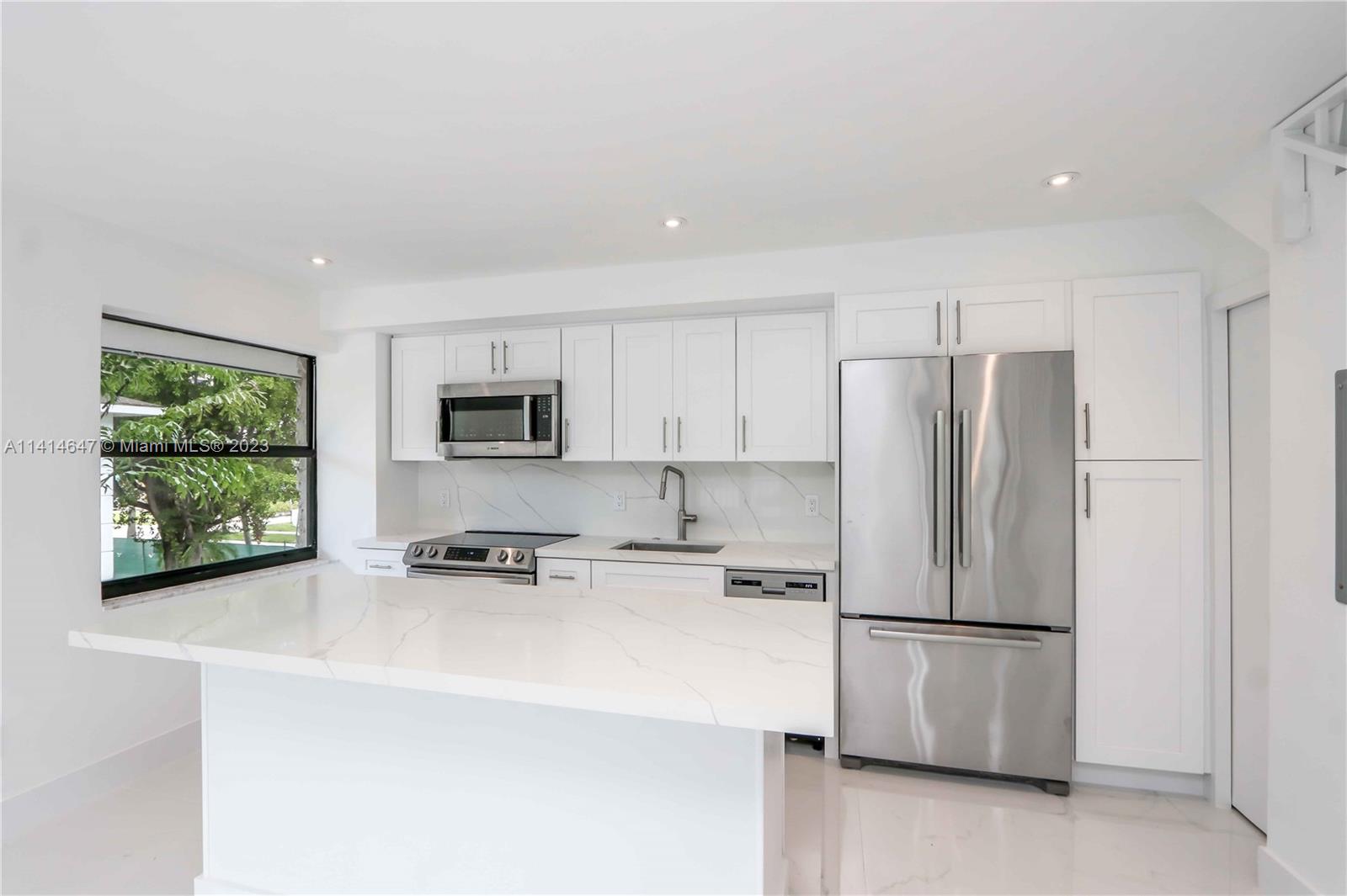 KEY TOWNHOUSE CONDO - Residential Lease