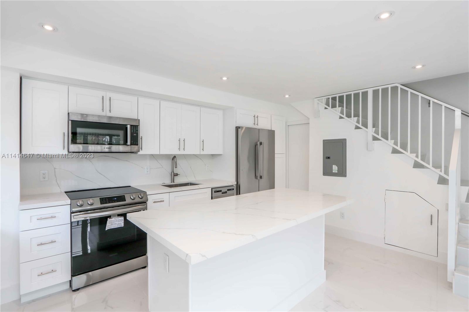 KEY TOWNHOUSE CONDO - Residential Lease