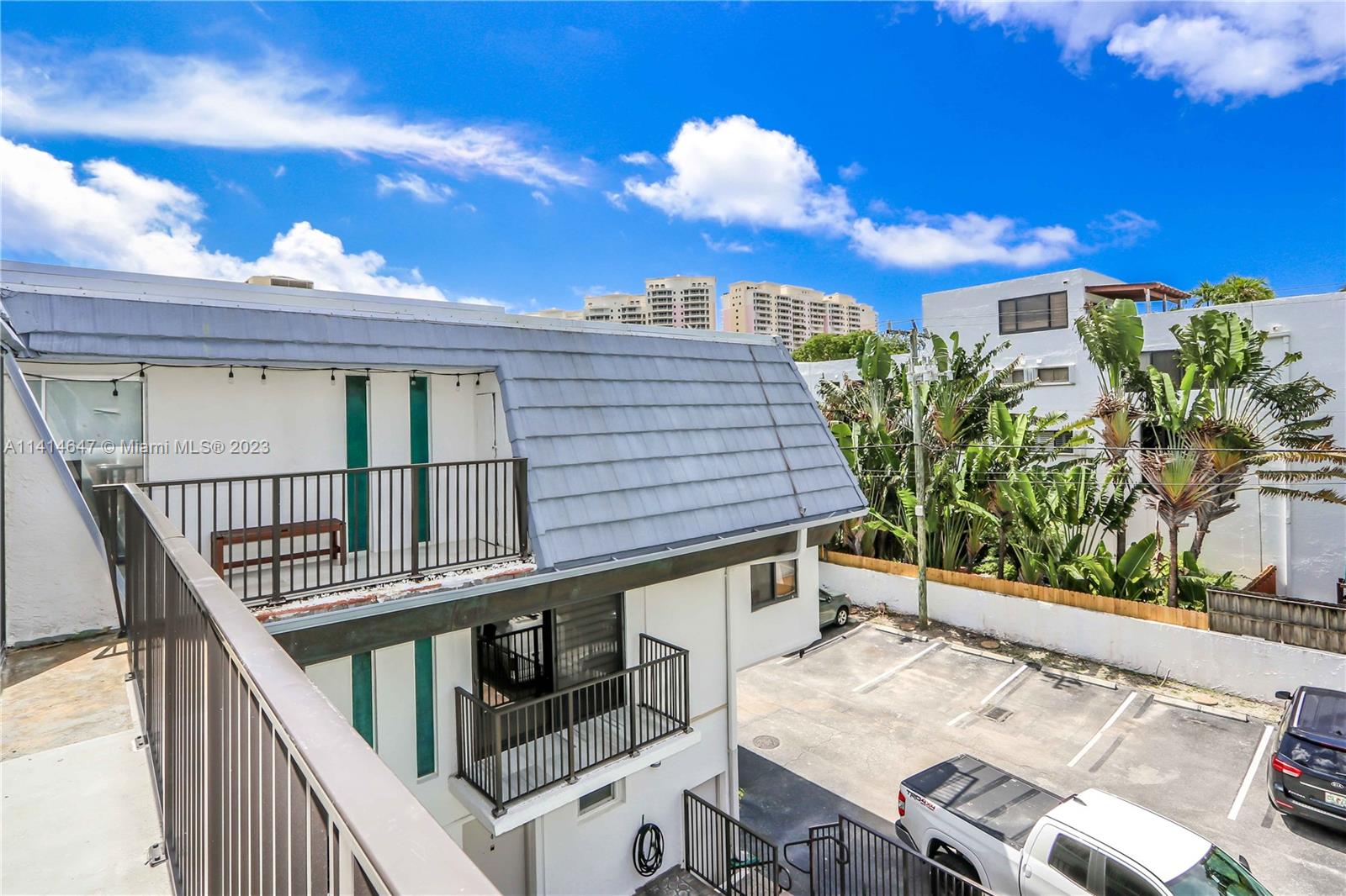 KEY TOWNHOUSE CONDO - Residential Lease