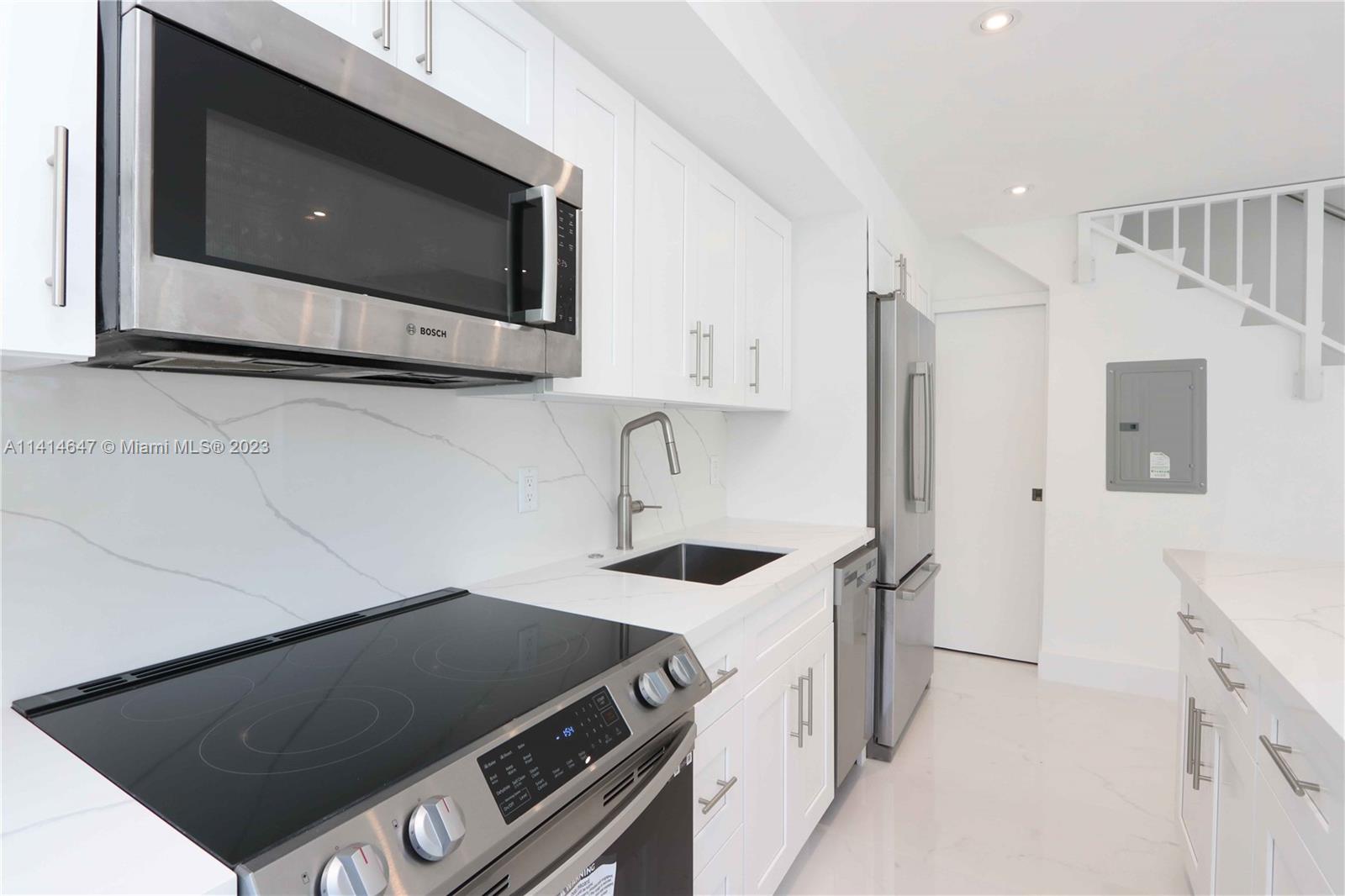 KEY TOWNHOUSE CONDO - Residential Lease