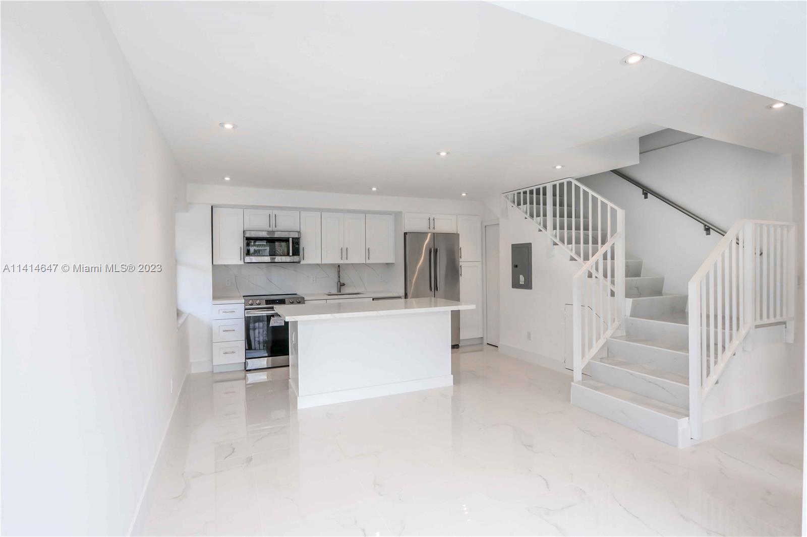 KEY TOWNHOUSE CONDO - Residential Lease