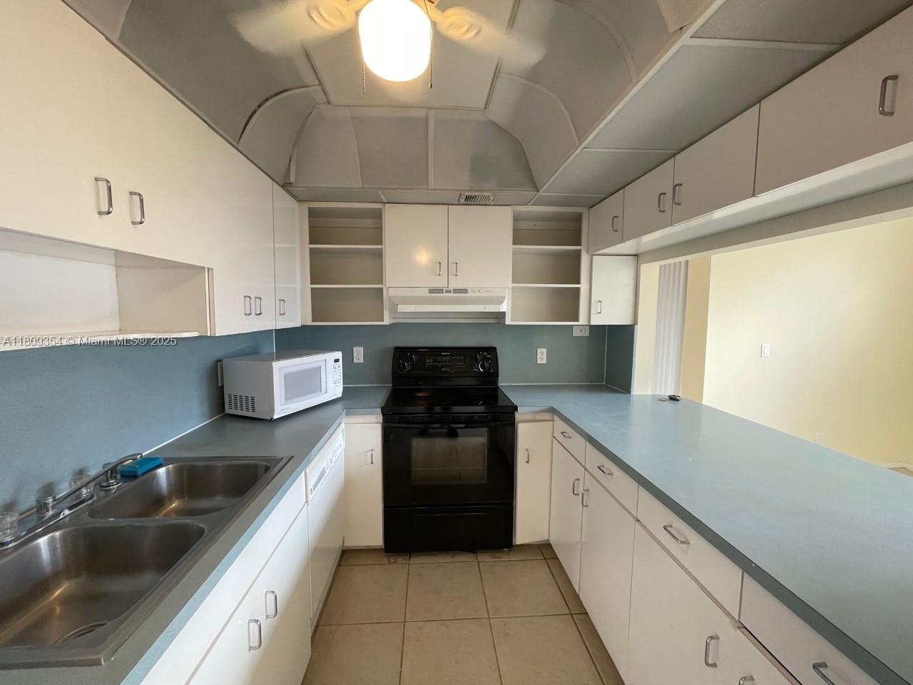 LIVE OAK CONDO TWELVE - Residential Lease