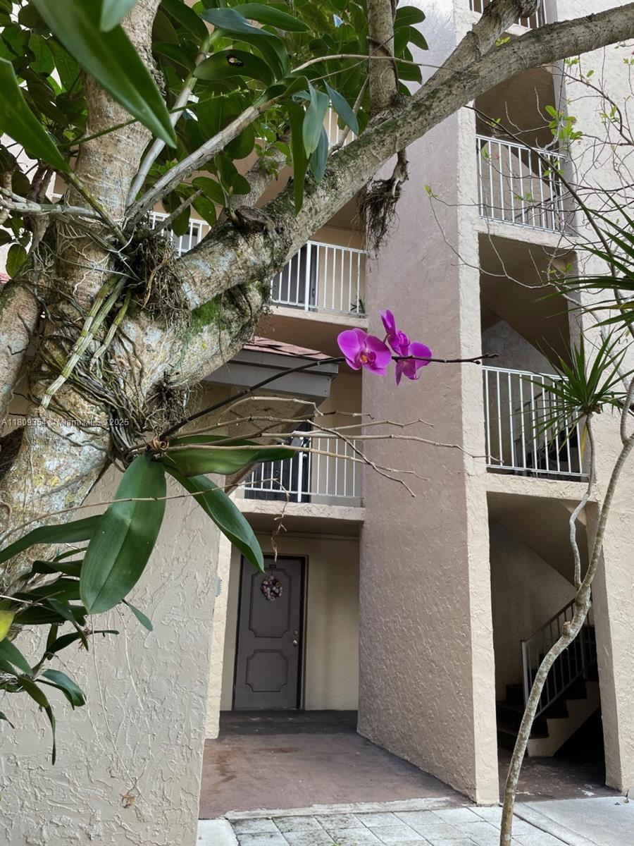 LIVE OAK CONDO TWELVE - Residential Lease