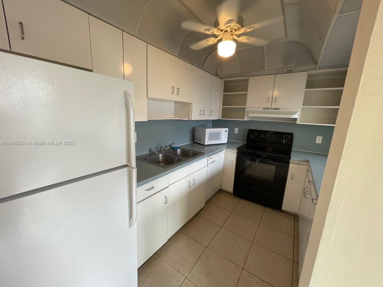 LIVE OAK CONDO TWELVE - Residential Lease