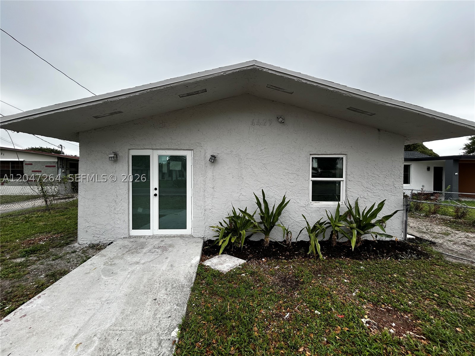 Section 8 welcomed.  3 bed 1.5 bath. duplex. modern updates along with energy-efficient appliances.  new everything. tankless water heater, new AC, and bathrooms. quick approval, no credit minimum.