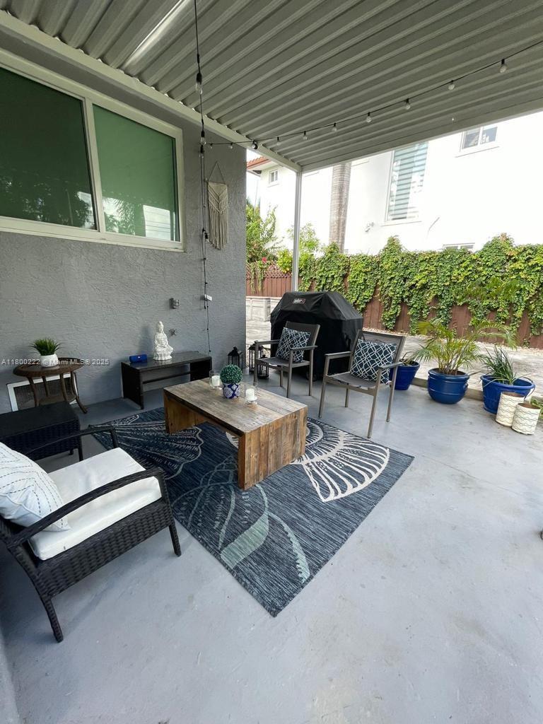 BISCAYNE GARDENS SEC H PA - Residential Lease