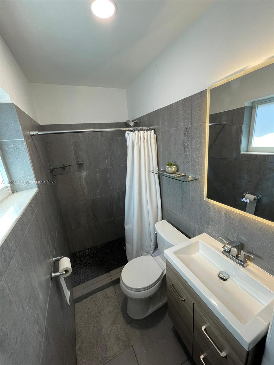 BISCAYNE GARDENS SEC H PA - Residential Lease