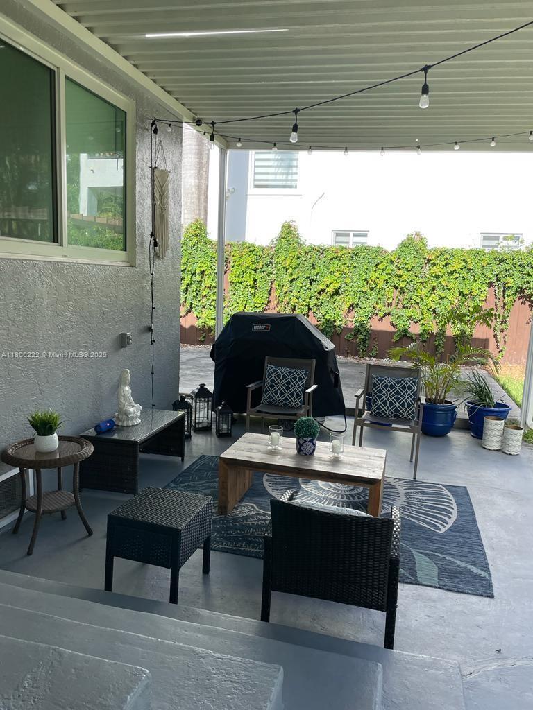 BISCAYNE GARDENS SEC H PA - Residential Lease