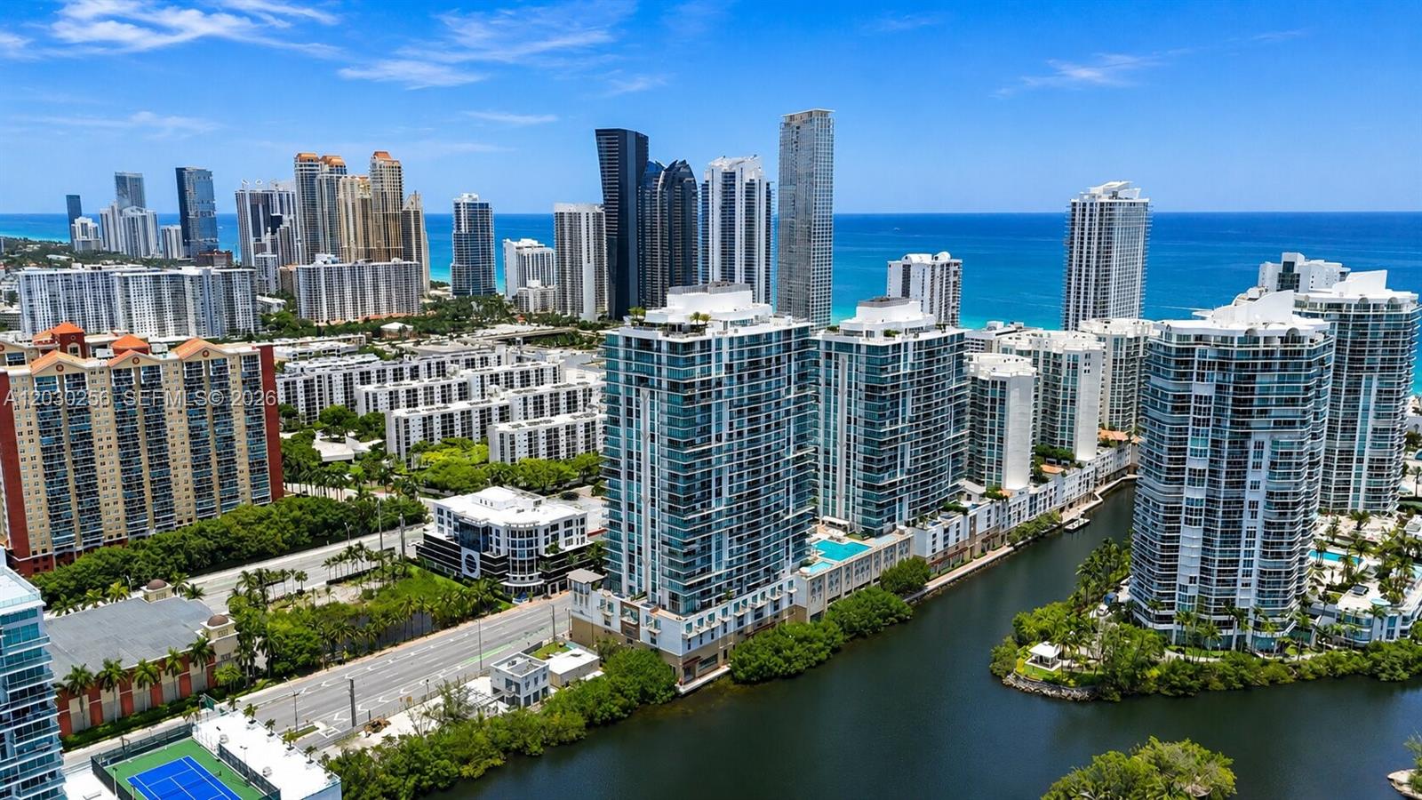 PARQUE TOWERS CONDO - Residential